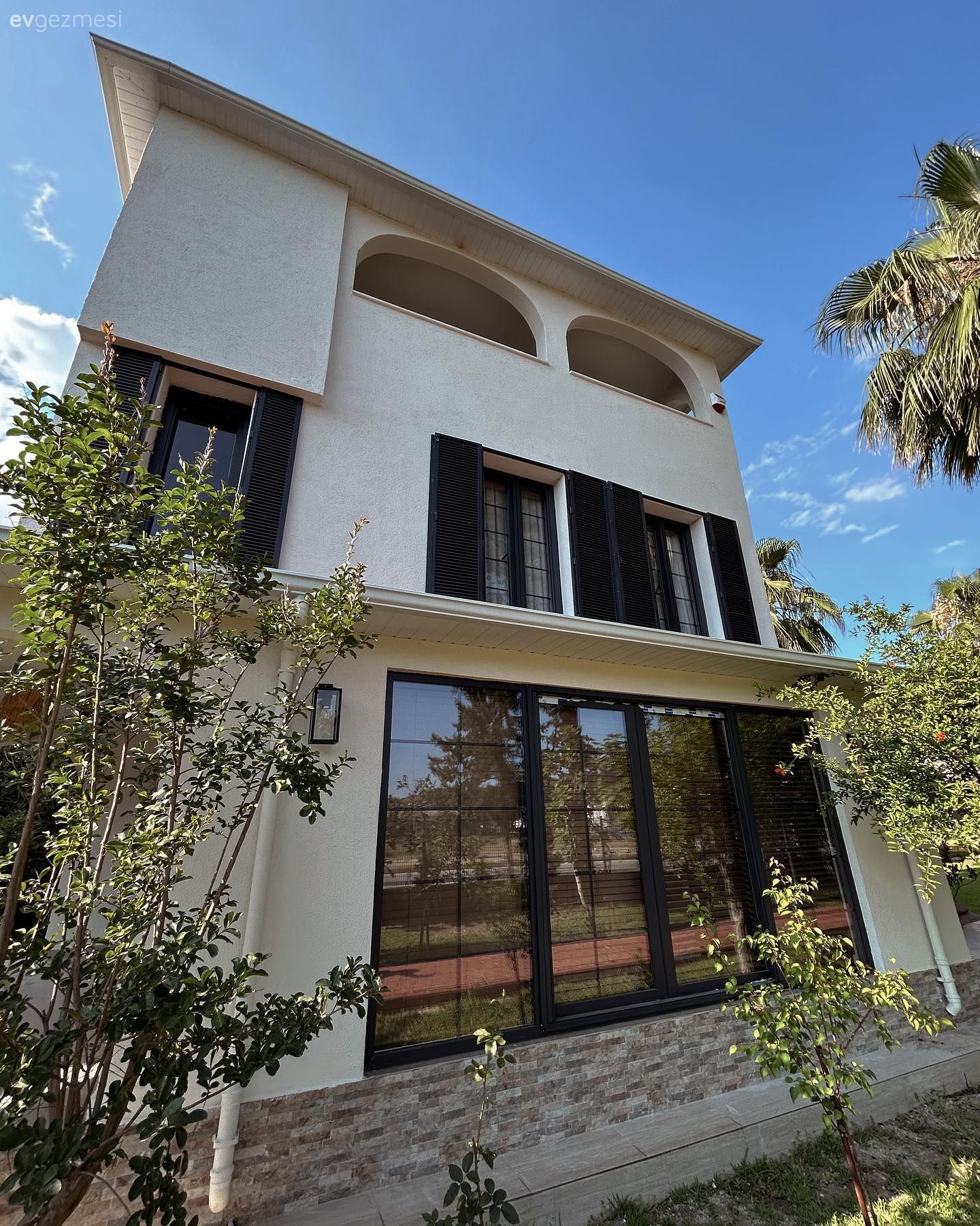 Müstakil Ev, Bahçe, Dış cephe