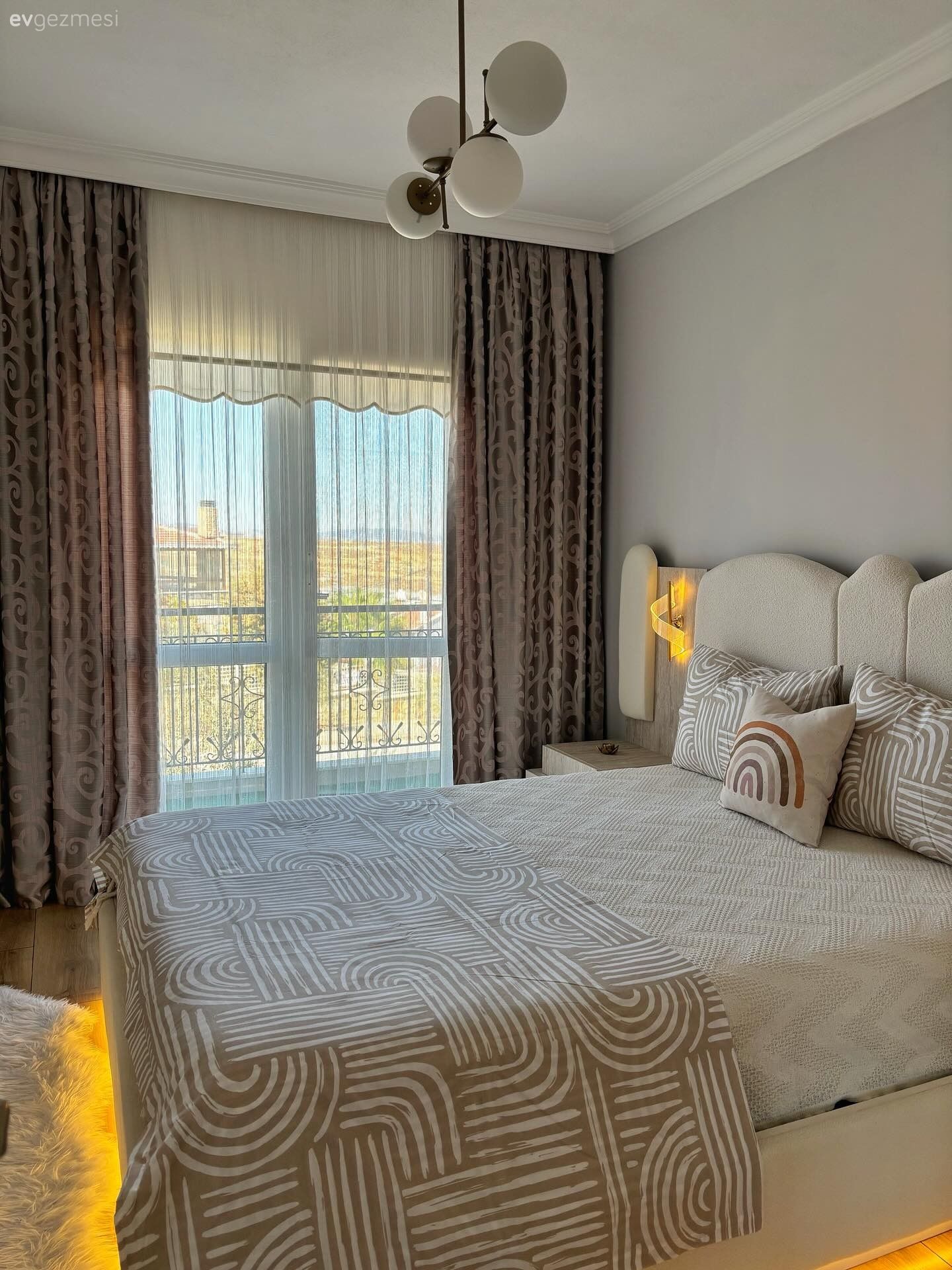 İzmir'deki Bu Villada Dar Yaşam Alanları Verimli Şekilde Değerlendirilmiş