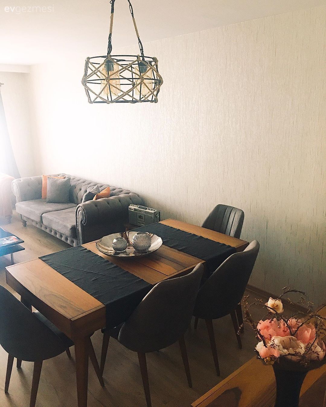 Bu Sıcacık Evde Moderne Bir Tutam Rustik Karıştırılmış!