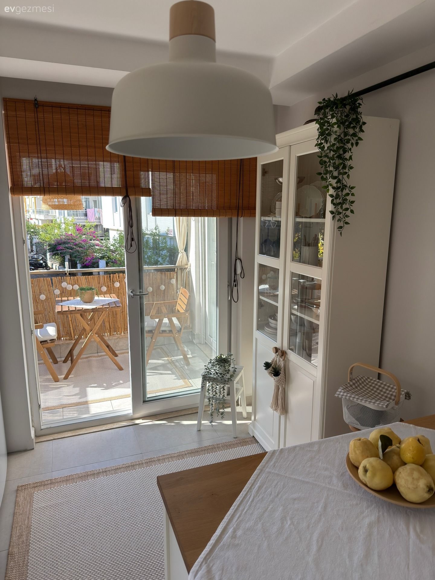 Mutfak, İskandinav, Beyaz, Hasır, Mutfak masası, Sandalye, Mutfak sandalyesi, Mutfak perdesi, Mutfak Avize Modelleri, Mutfak halısı, Bej, Ekstra mutfak dolabı