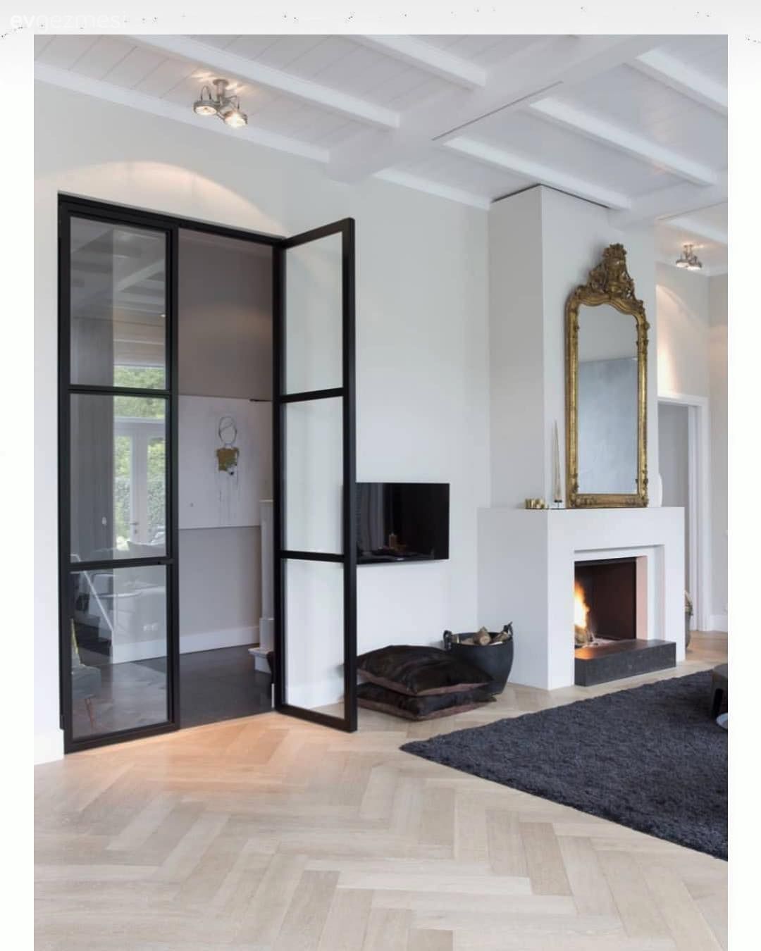 Dekorasyona Sıcacık Dokunuş: Şöminelerle Dekore Edilmiş Evler