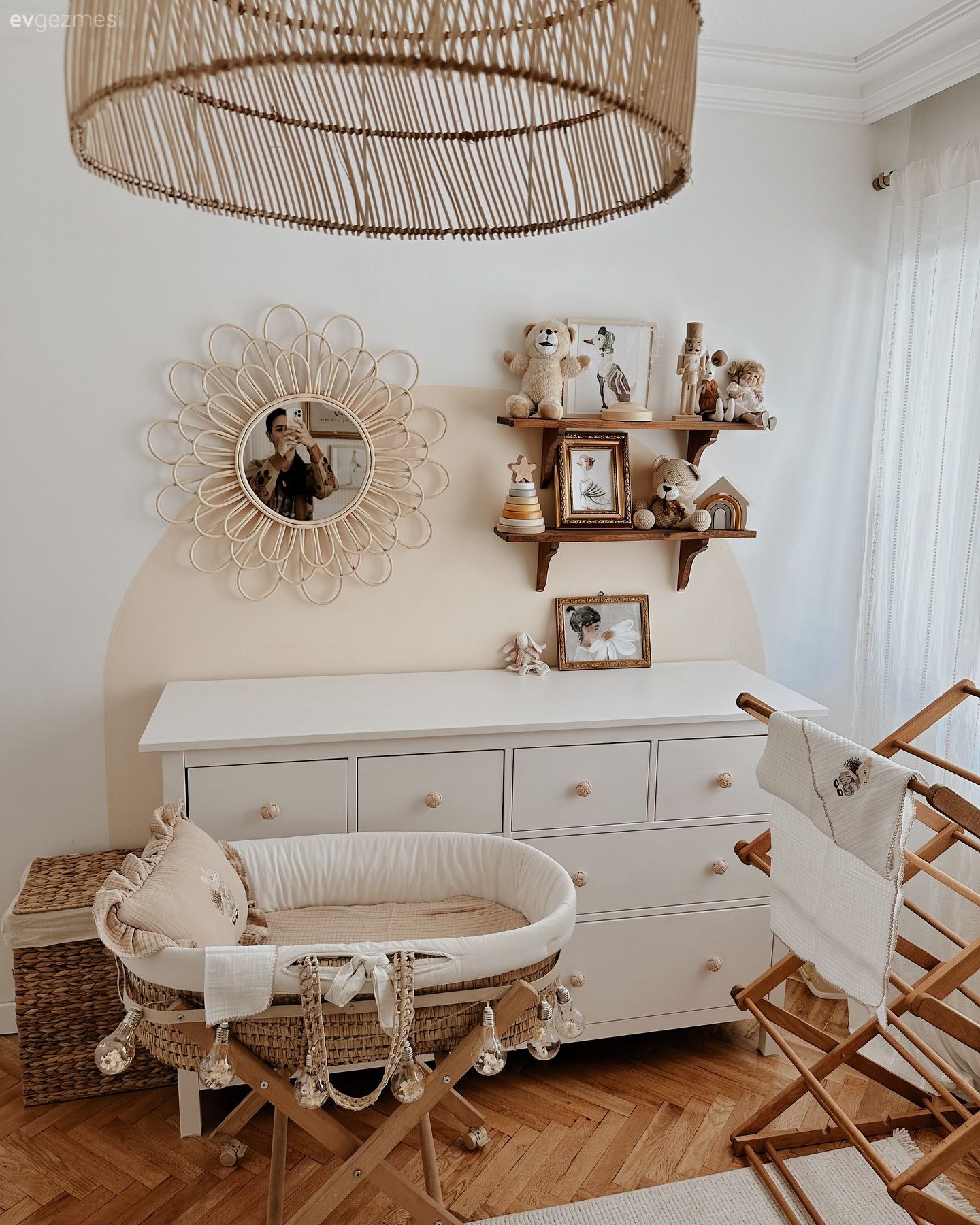 Kubbemsi Kitaplık Bu Salonun Ruhuna Çok İyi Gelmiş