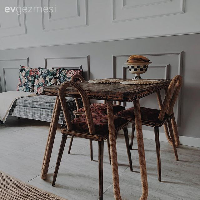 Beyaz ve Ahşap Uyumu Bu İstanbul Evinin Her Köşesinde Yankılanmış