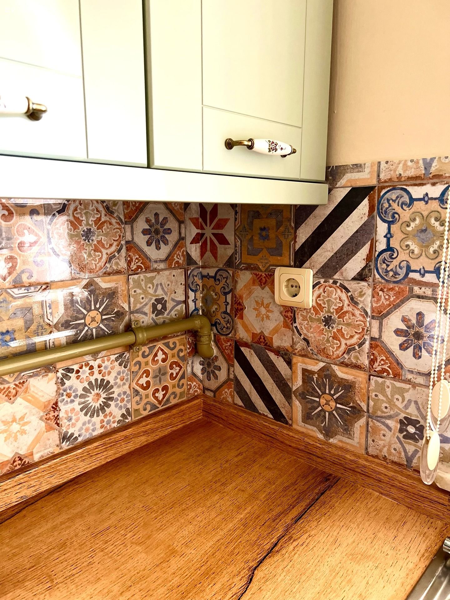 Kahverenginin Yeşile Geçiş Yaptığı Bu Mutfak İlham Dolu