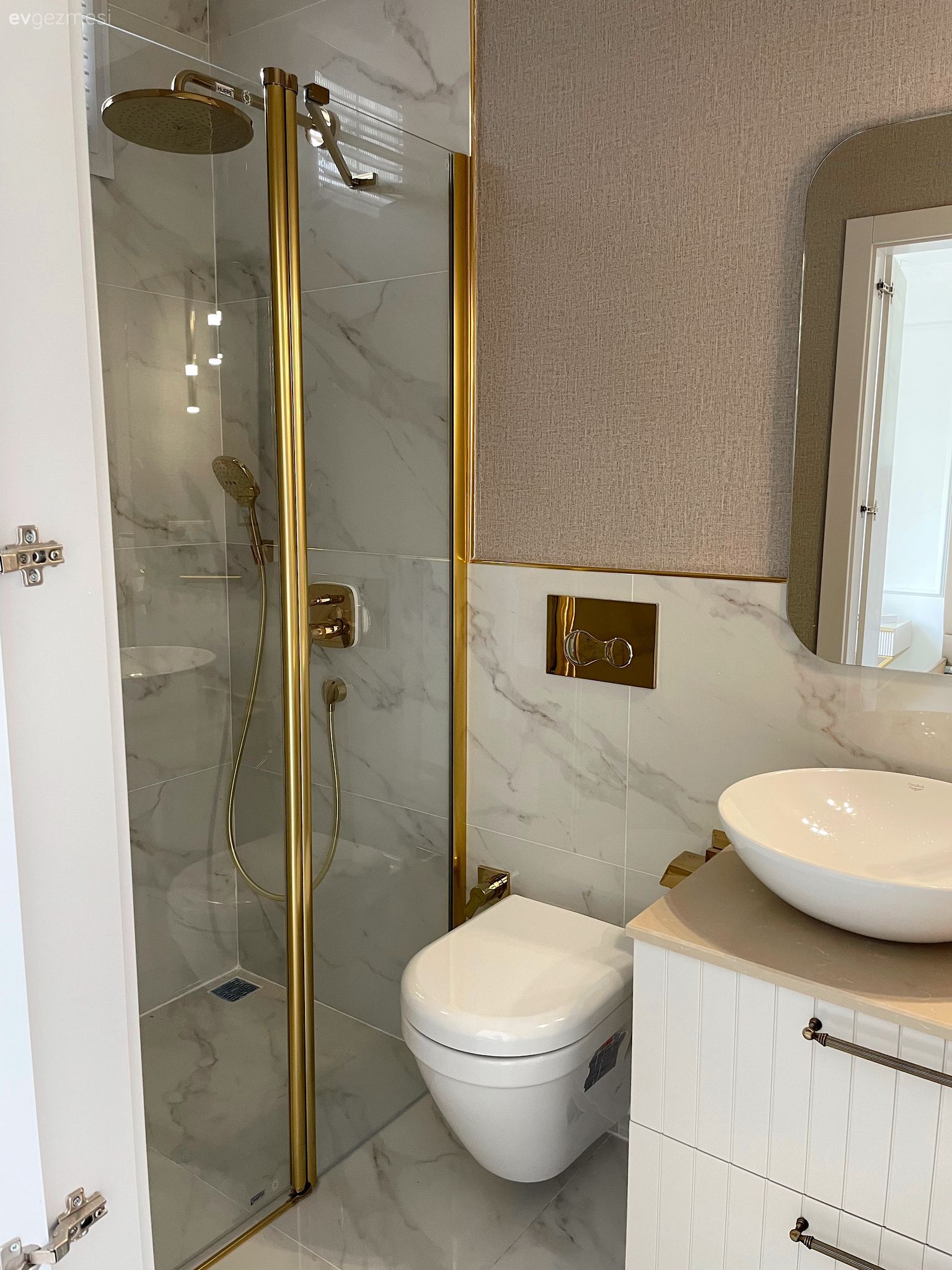 Bu Mutfak ve Banyo Küçük Alanlar İçin İyi Fikirler Veriyor