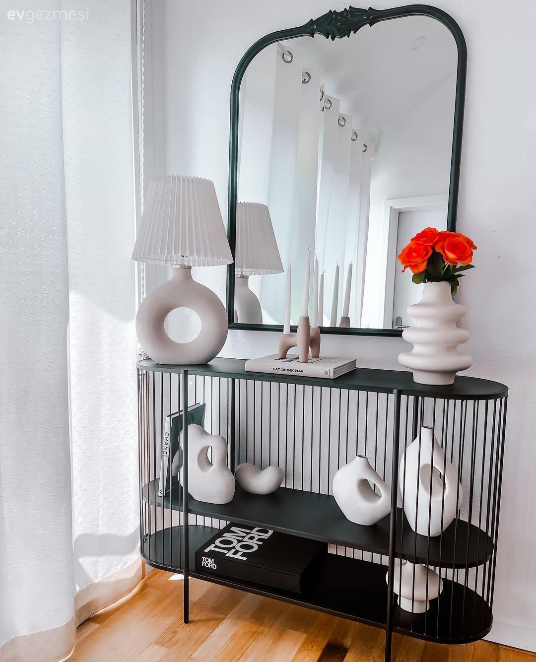 Dresuar, Beyaz, Siyah, Ayna, Vazo, Ev Aksesuar, Dekoratif Objeler, Abajur, Aydınlatma, Parke