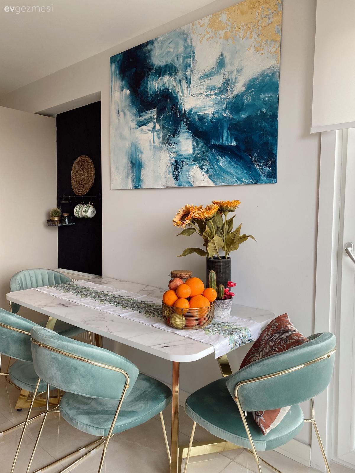 Deniz Manzaralı Bu Evde Her Duvarın Ayrı Bir Hikayesi Var!