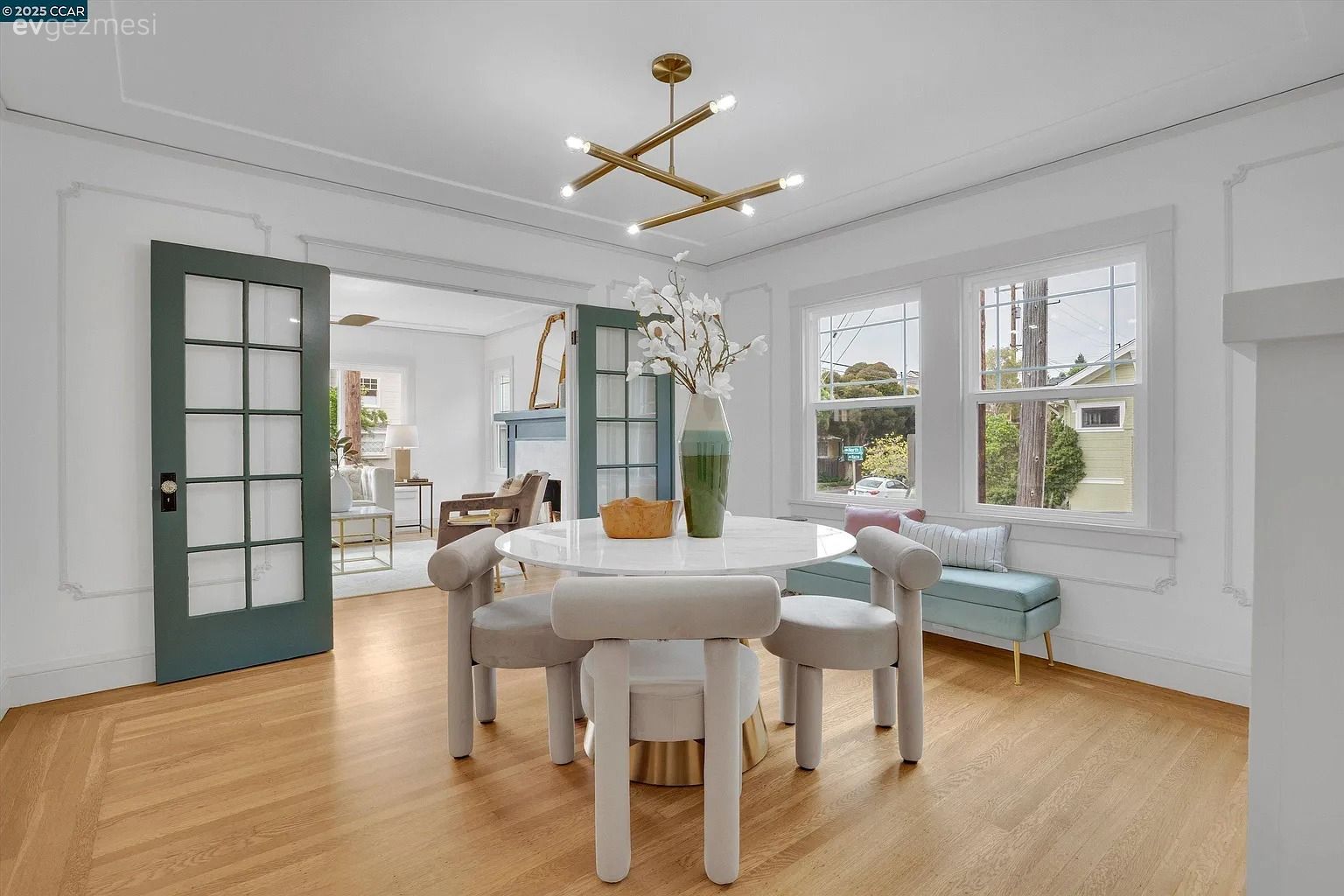 Tek Katlı Gibi Görünen 102 M2'lik Bu Ev Aslında Üç Kat