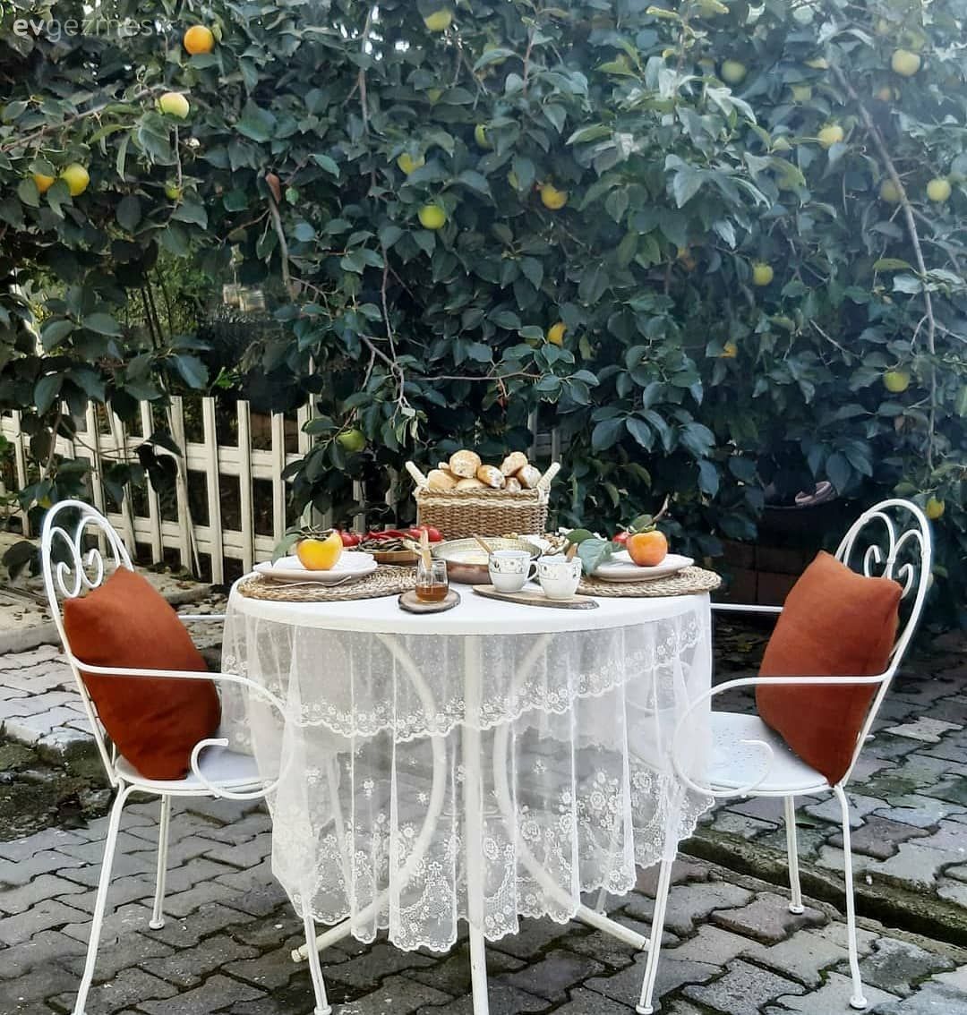 Her Defasında Yeni Bir Hayal Mekânına Dönüşen Şirin Bahçe