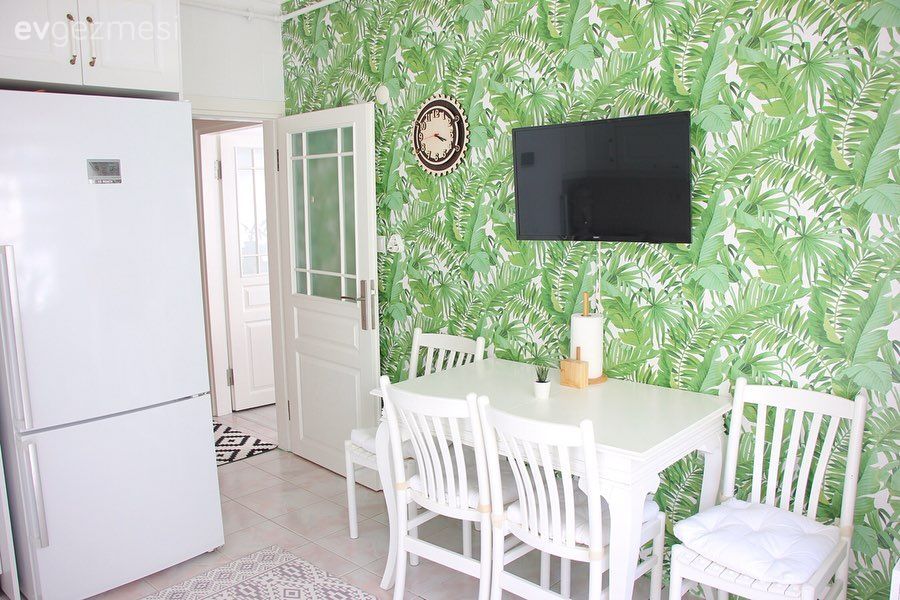 Mutfak, Beyaz mutfak, Duvar dekorasyonu, Yeşil, Duvar kağıdı, Mutfak masası, Sandalye