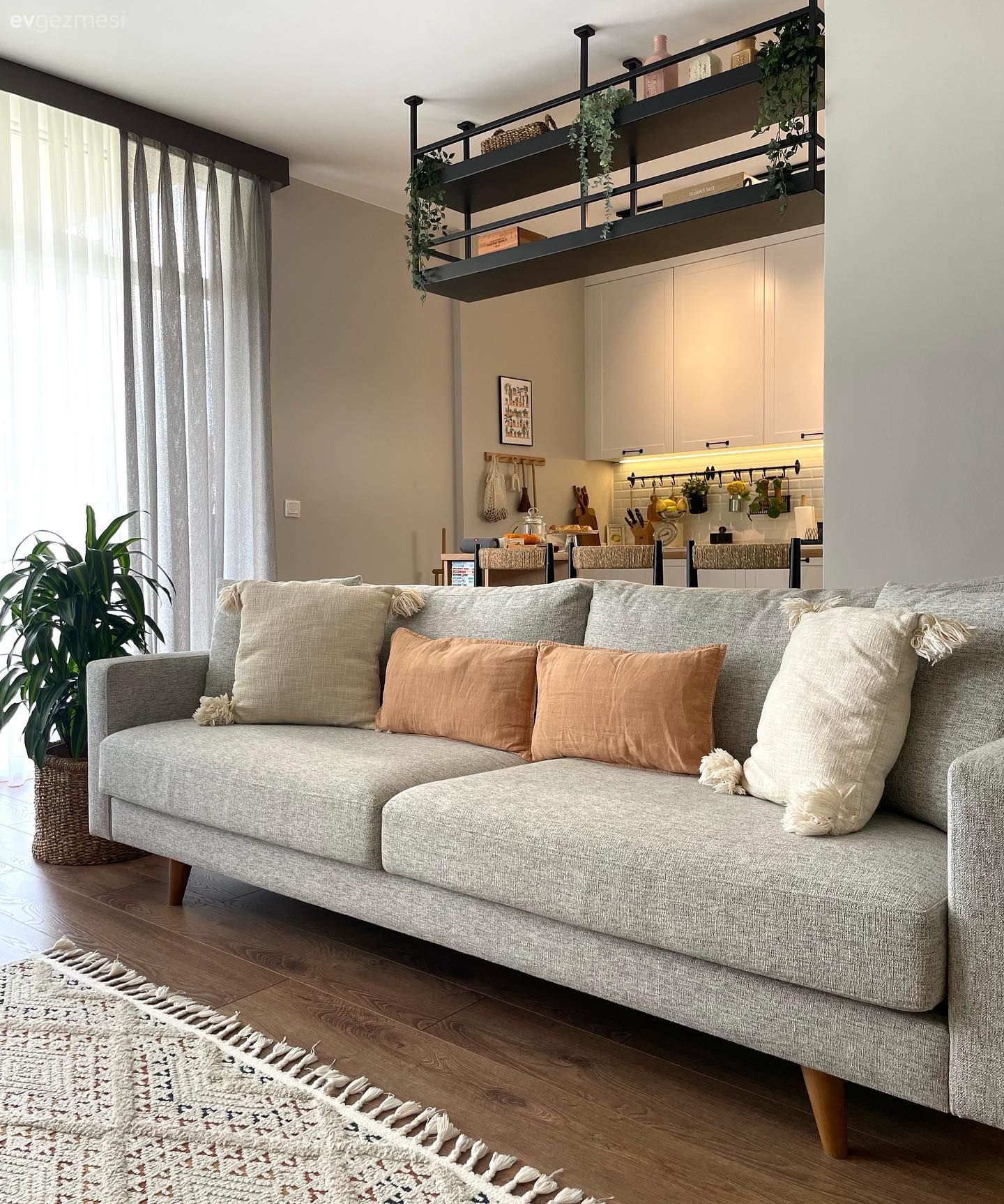 Tül perde, Perde, Beyaz, Bej, Hardal, Kırlent, Ev tekstili, Koltuk takımı, Ev bitkisi, Halı, Salon halısı, Parke