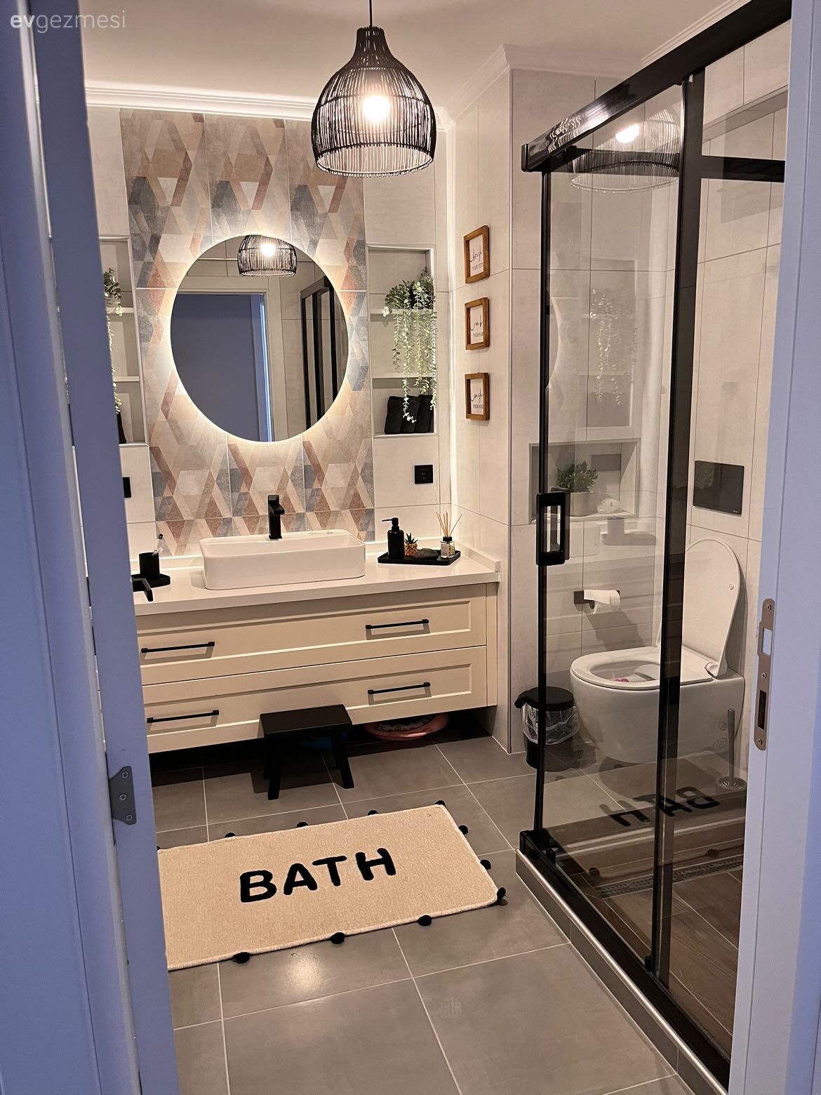 Bu İstanbul Evinde Uyumlu Renk Paleti Doğal Işıkla Aydınlatılmış!