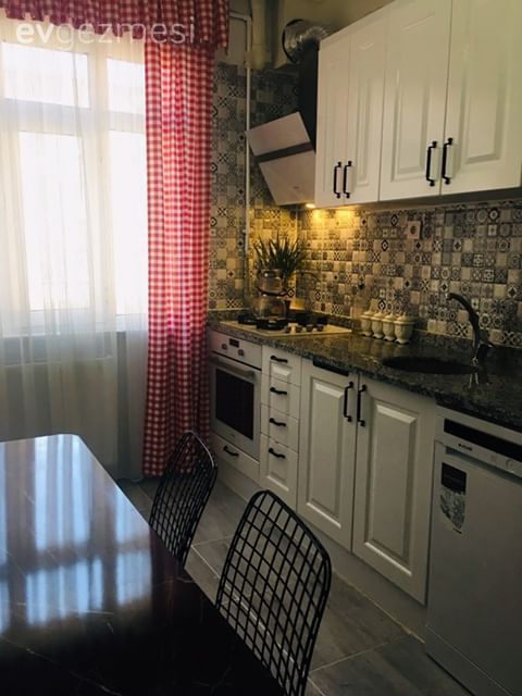 Ev Gezmesi: Nostaljik Esintilerle Dolu Bir İstanbul Mutfağı