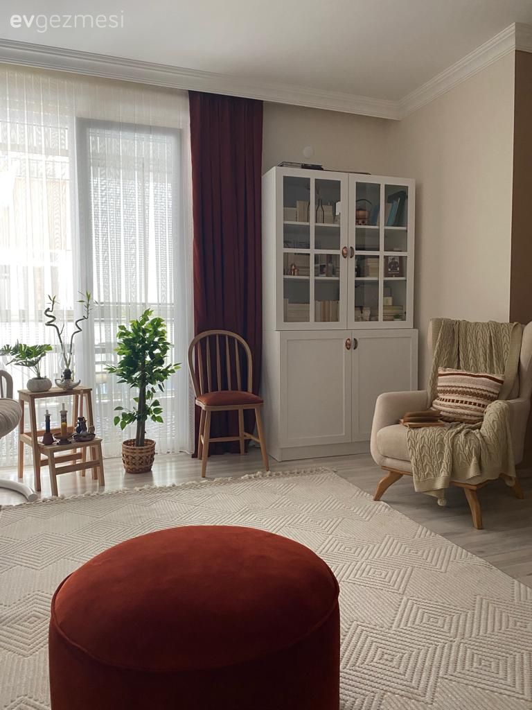 Turuncu, Bej, Krem, Beyaz, Fon perde, Perde, Tül perde, Sandalye, Puf, Halı, Salon halısı, Ev bitkisi, Berjer, Vitrin, Kırlent, Ev tekstili