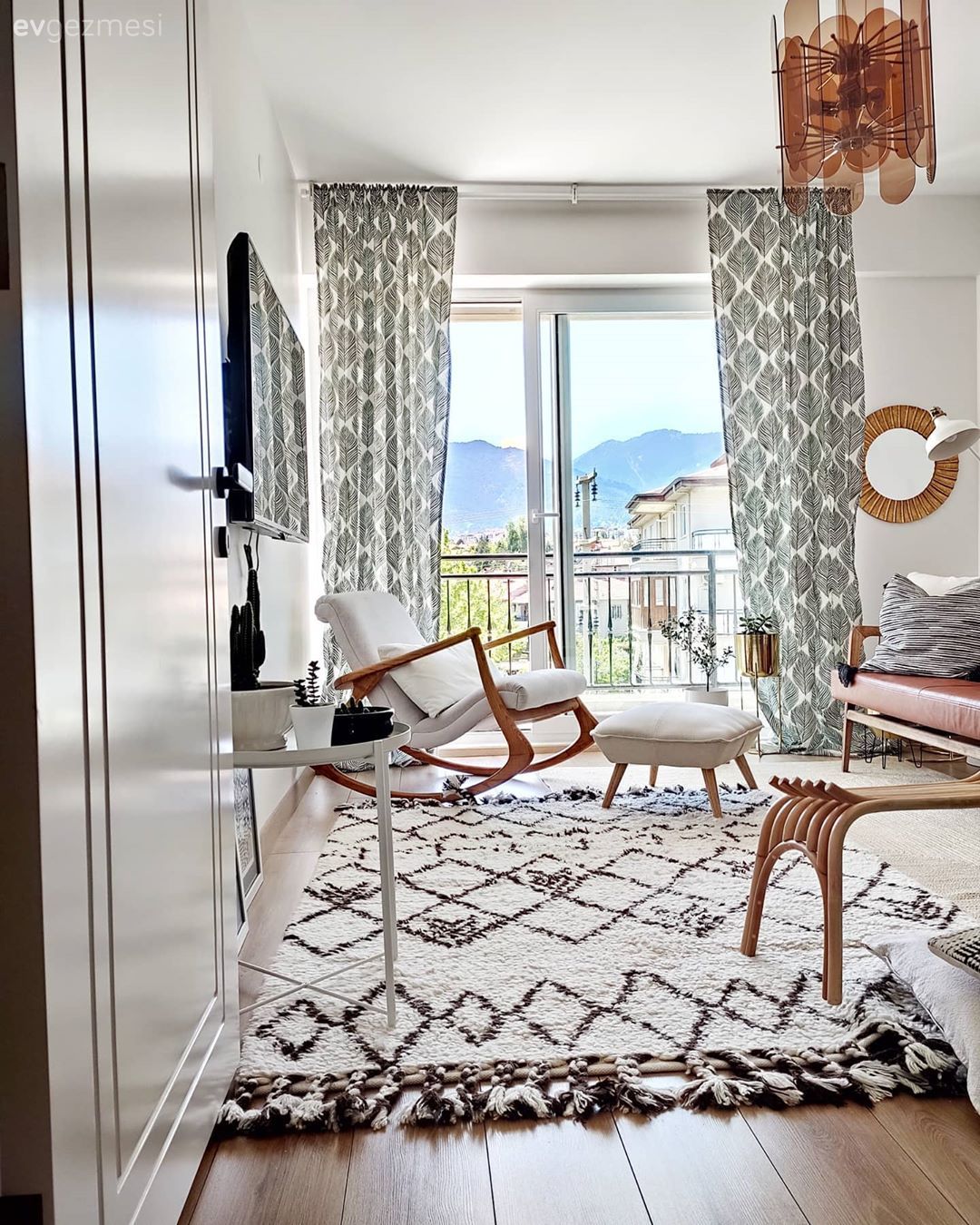 Oturma Odası, Beyaz, Yeşil, Geometrik desen, Desenler, Sandalye, Perde, Avize, Aydınlatma, Koltuk takımı