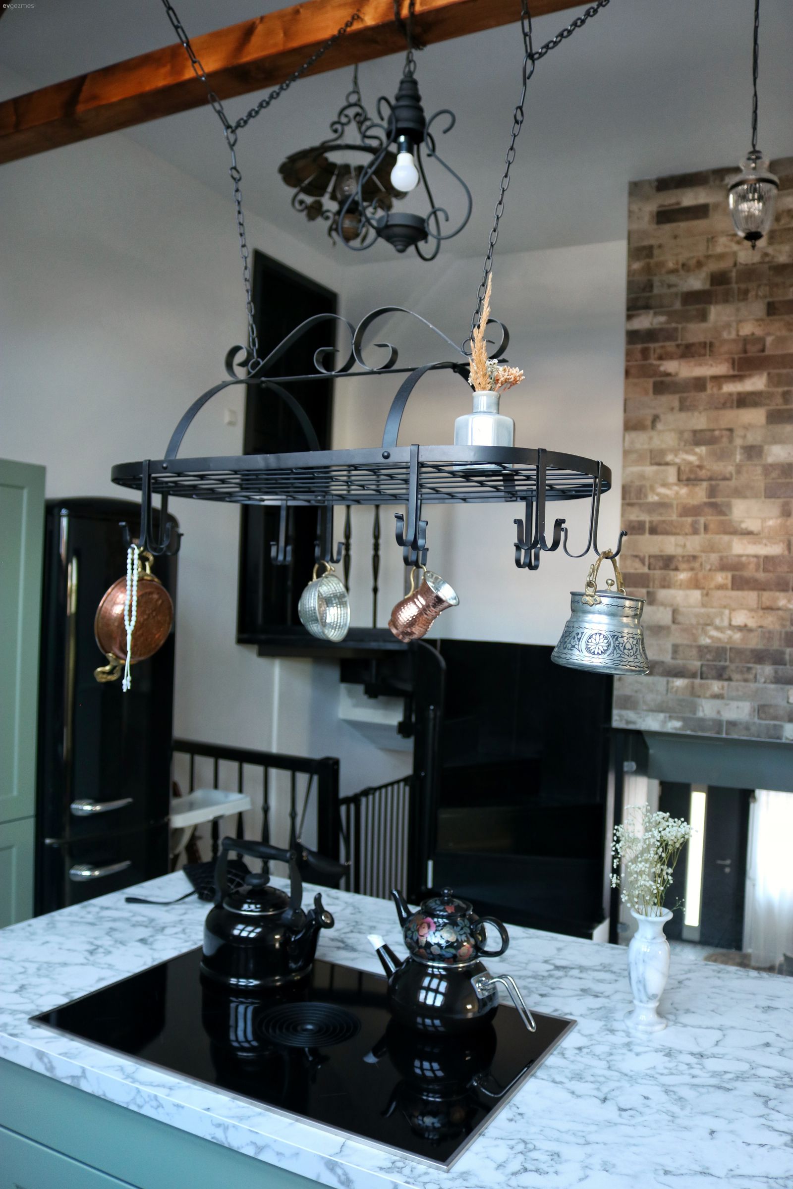 Mutfak, Beyaz, Siyah, Taş duvar, Duvar dekorasyonu, Ada mutfak, Mutfak Avize Modelleri, Ankastre