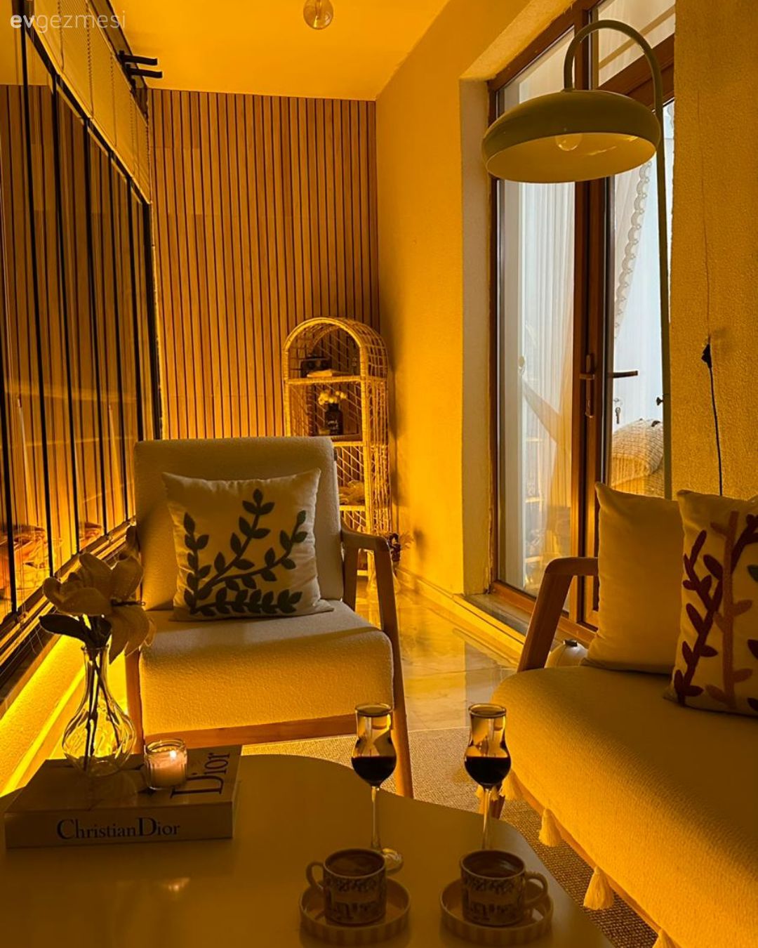 Balkon avizesi