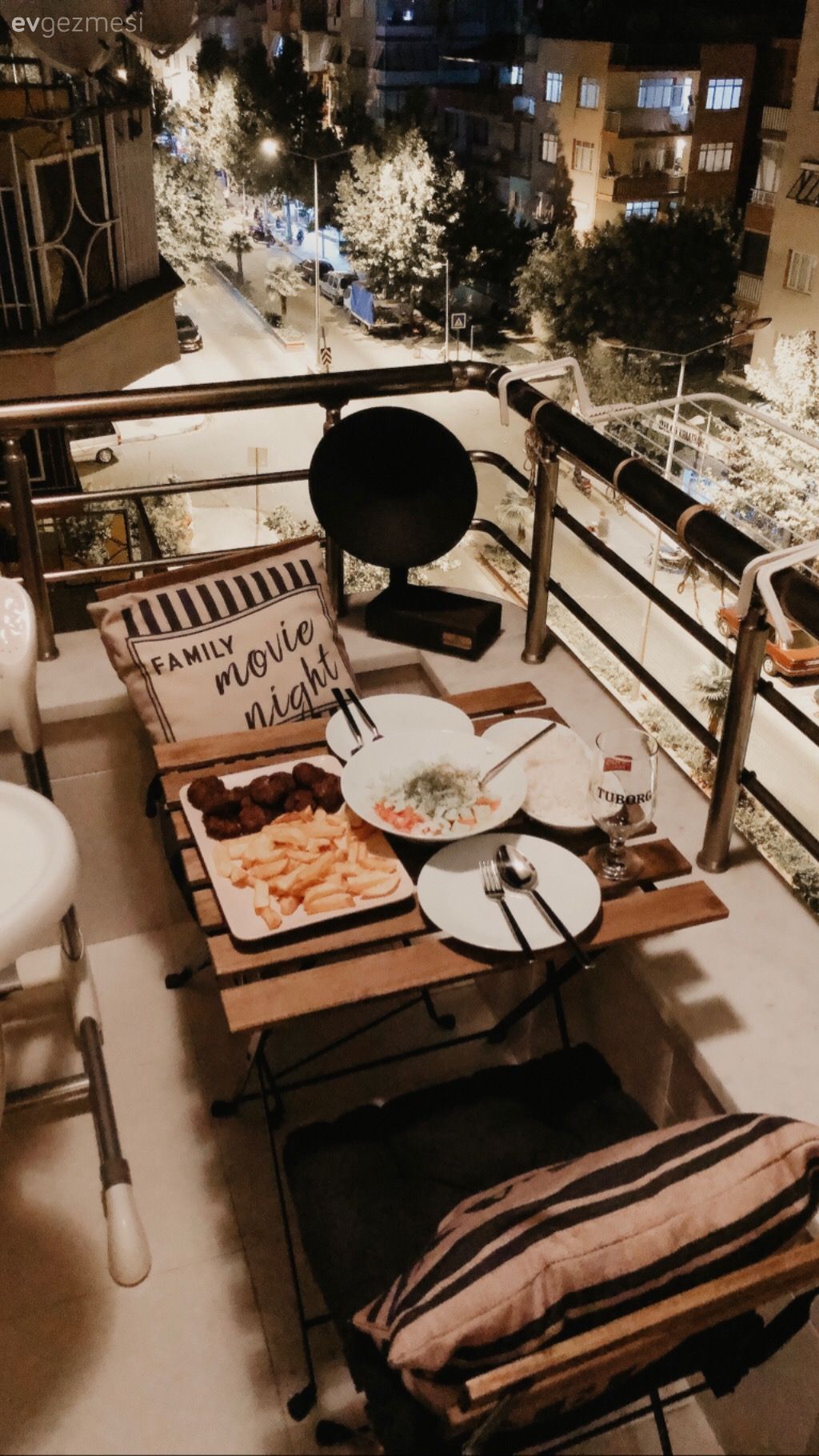 Her Tarafı Işık Alan Bu Ev Güzel Fotoğraflar İçin Uygun Bir Arka Fon