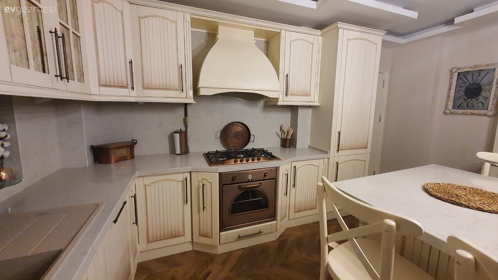 Bu Sakarya Evinde Provensel Stil Nostaljik Esintilerle Tatlandırılmış