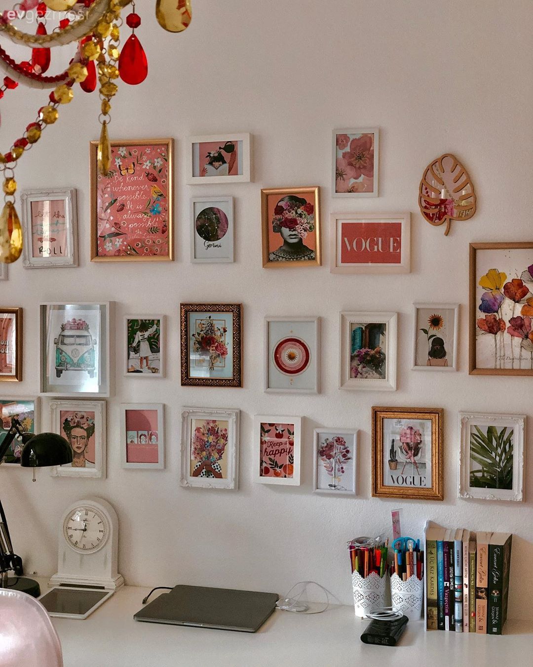 Bu Tatlı Evin Hem Bahçesinde Hem De İçinde Mevsim Hep Bahar