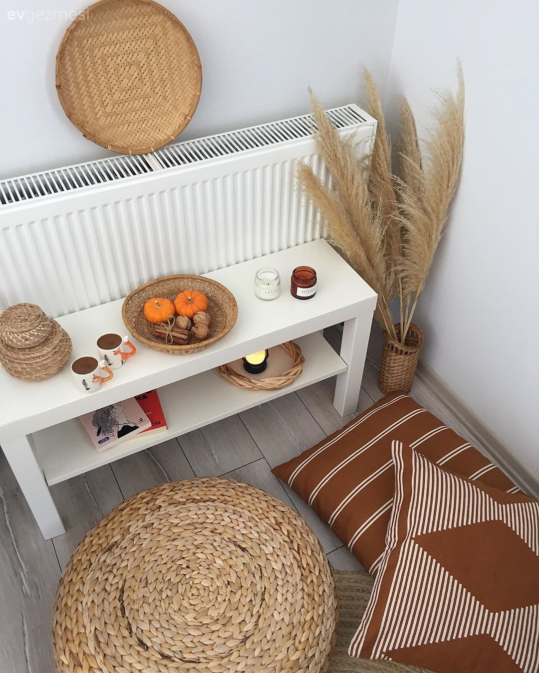 Balkon, Bohem Dekorasyon, Hasır, Jüt halı, Halı, Ev bitkisi, Sehpa, Hasır sandalye, Kırlent, Ev tekstili, Geometrik desen, Desenler