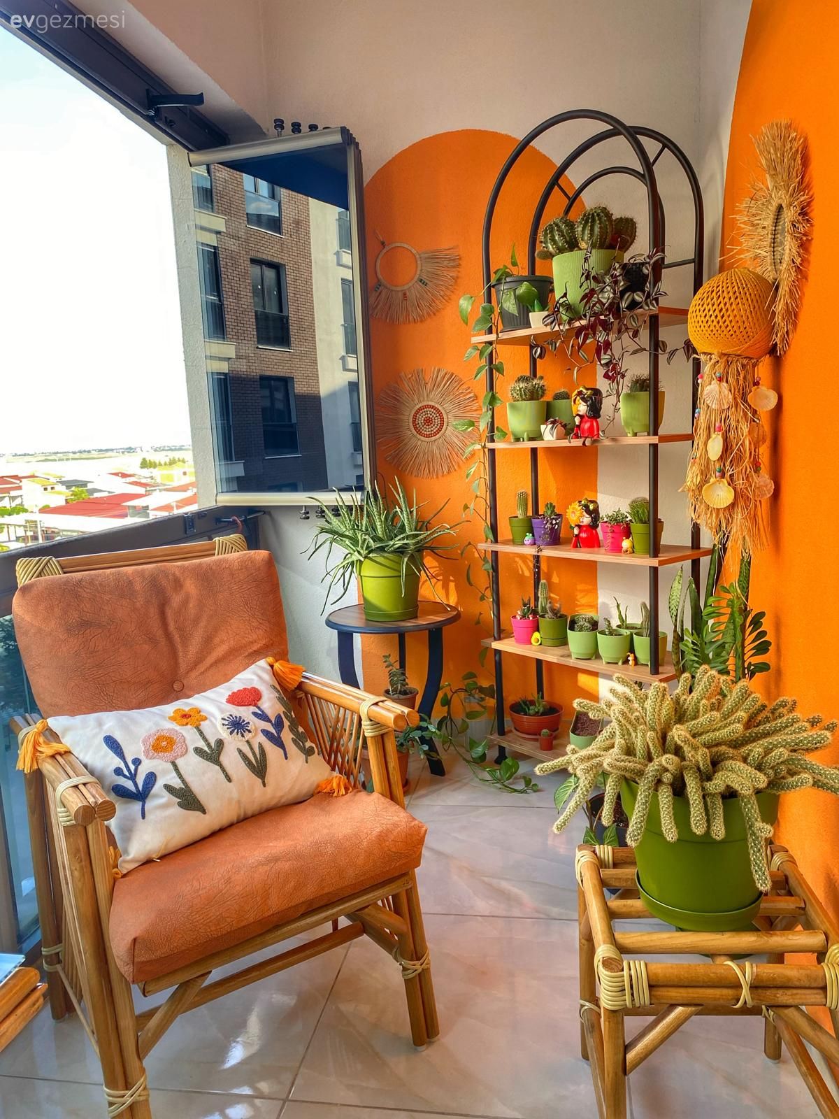 Bu Afyon Balkonu Enerjisiyle Her Göreni Resmen Kuşatıyor!