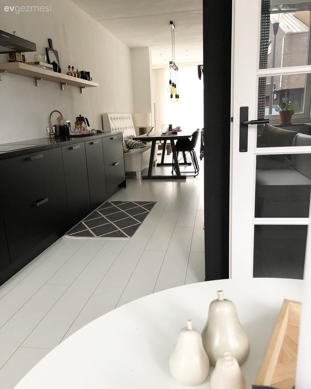 Mutfak, Siyah, Beyaz, Amerikan Mutfak, Duvar rafı, Duvar dekorasyonu, Mutfak köşesi, Mutfak halısı, Mutfak tezgahı, Mutfak tezgah arası