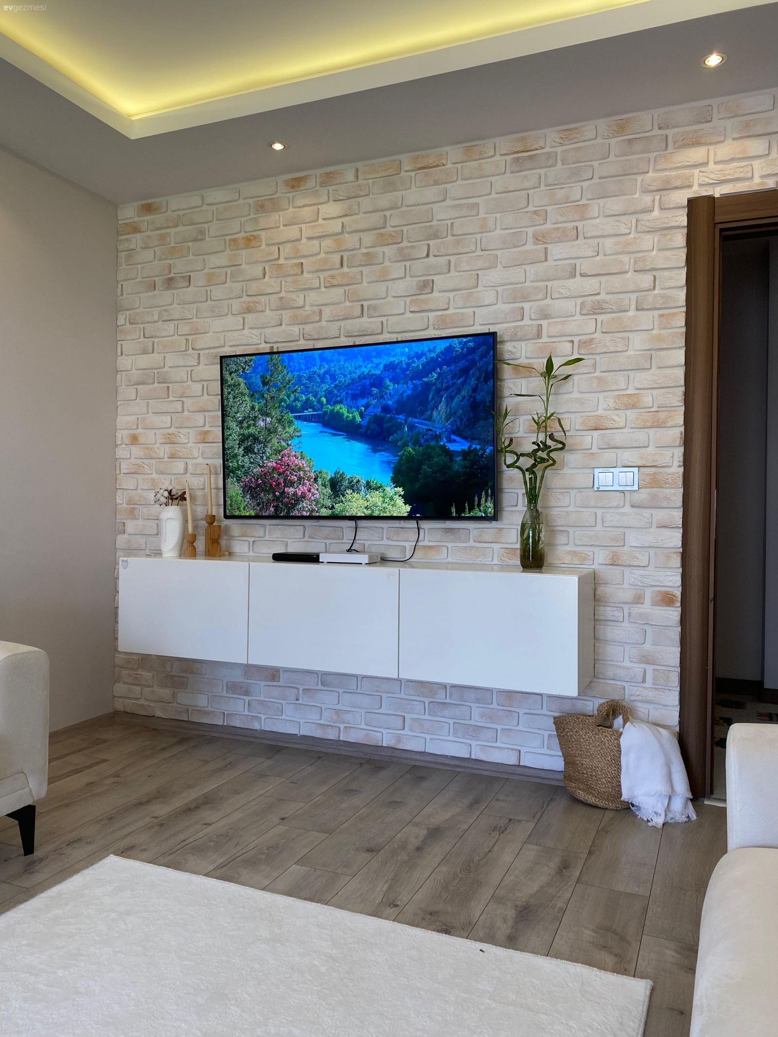 Tuğla duvar, Beyaz, Led aydınlatma, Aydınlatma