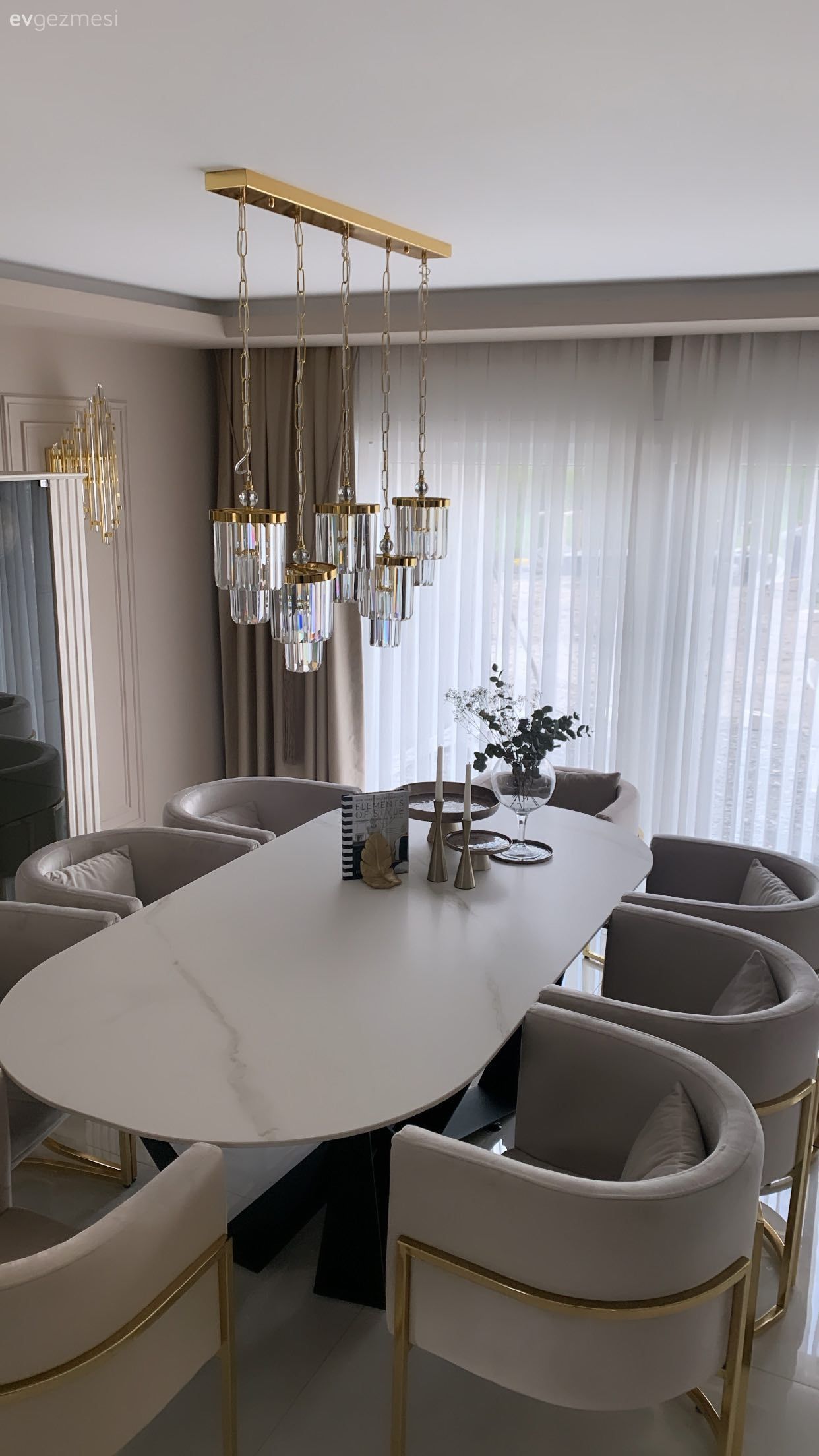 Yemek Odası, Modern, Art deko, Krem, Bej, Beyaz, Altın, Fon perde, Perde, Tül perde, Yemek masası, Sandalye, Yemek odası avizesi