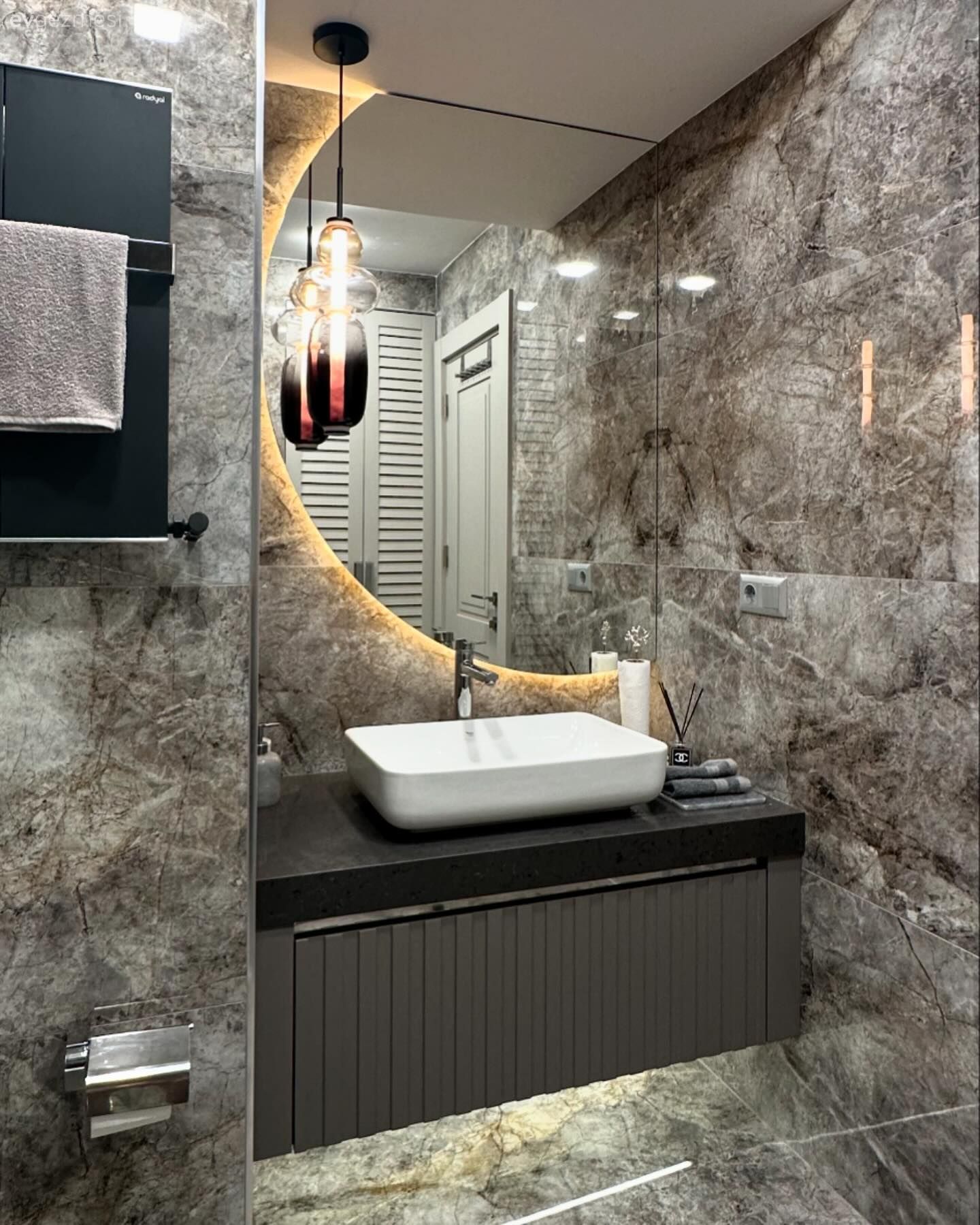 İşlevsel ve Göz Alıcı: Modern Bir Banyo!