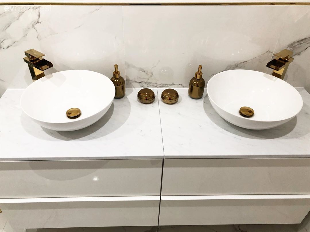 Banyo, Beyaz, Banyo dolabı, Banyo seramikleri, Banyo aksesuarları