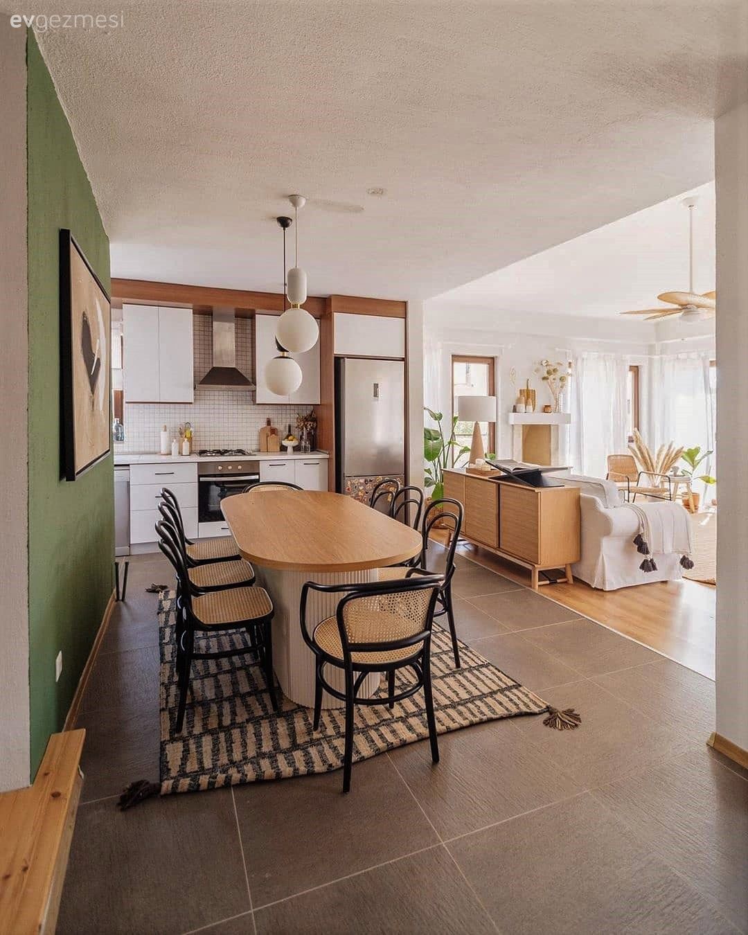 Fonksiyonelliği Seven Bu Evde Aynadan Televizyon Çıkıyor