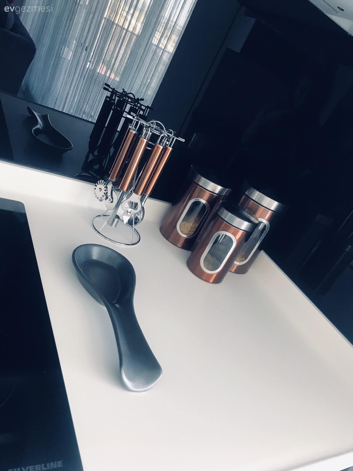 Beyaz, Siyah, Mutfak aksesuarları, Mutfak