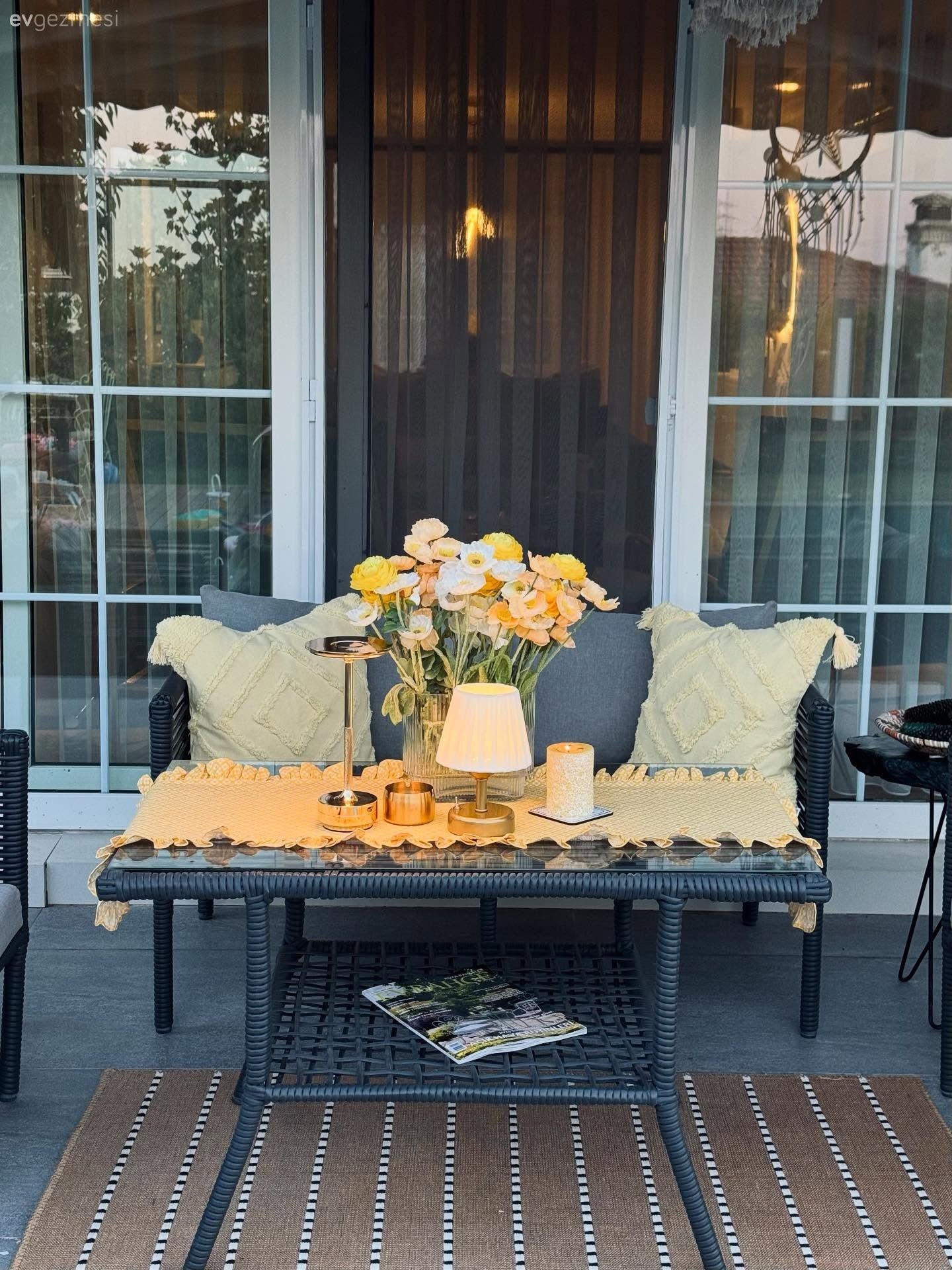 Tente Altı Eğlence: Kafe Hissi Veren Bir Ev Bahçesi