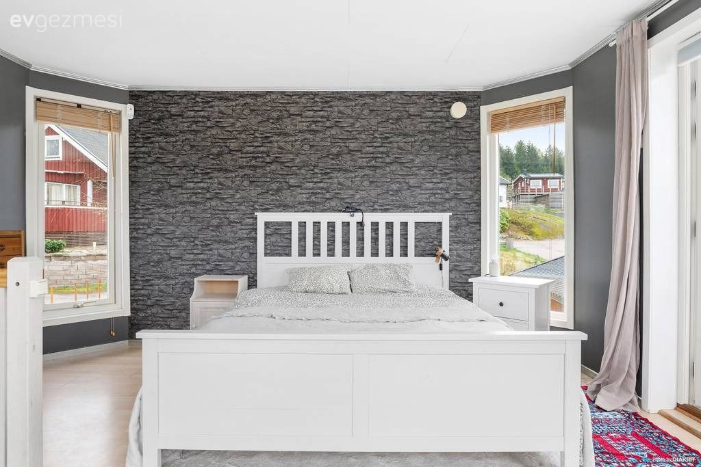 Dışarıdan Bakınca Heybetli Duran Bu İki Katlı Ev Aslında 83 M2