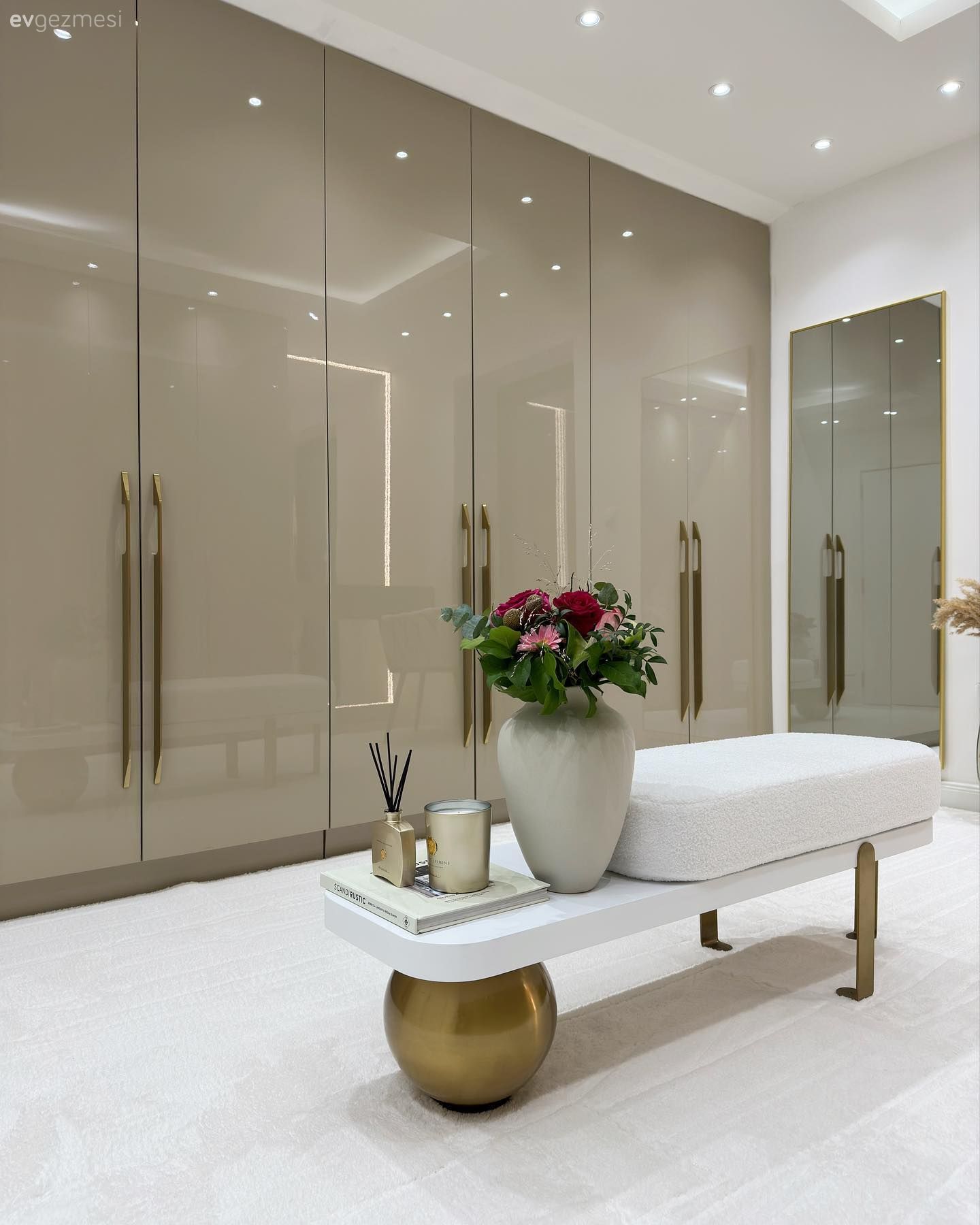 Tamamıyla Modern Görünümü Benimsemiş Bu Evde Art Dekoya da Yer Var!