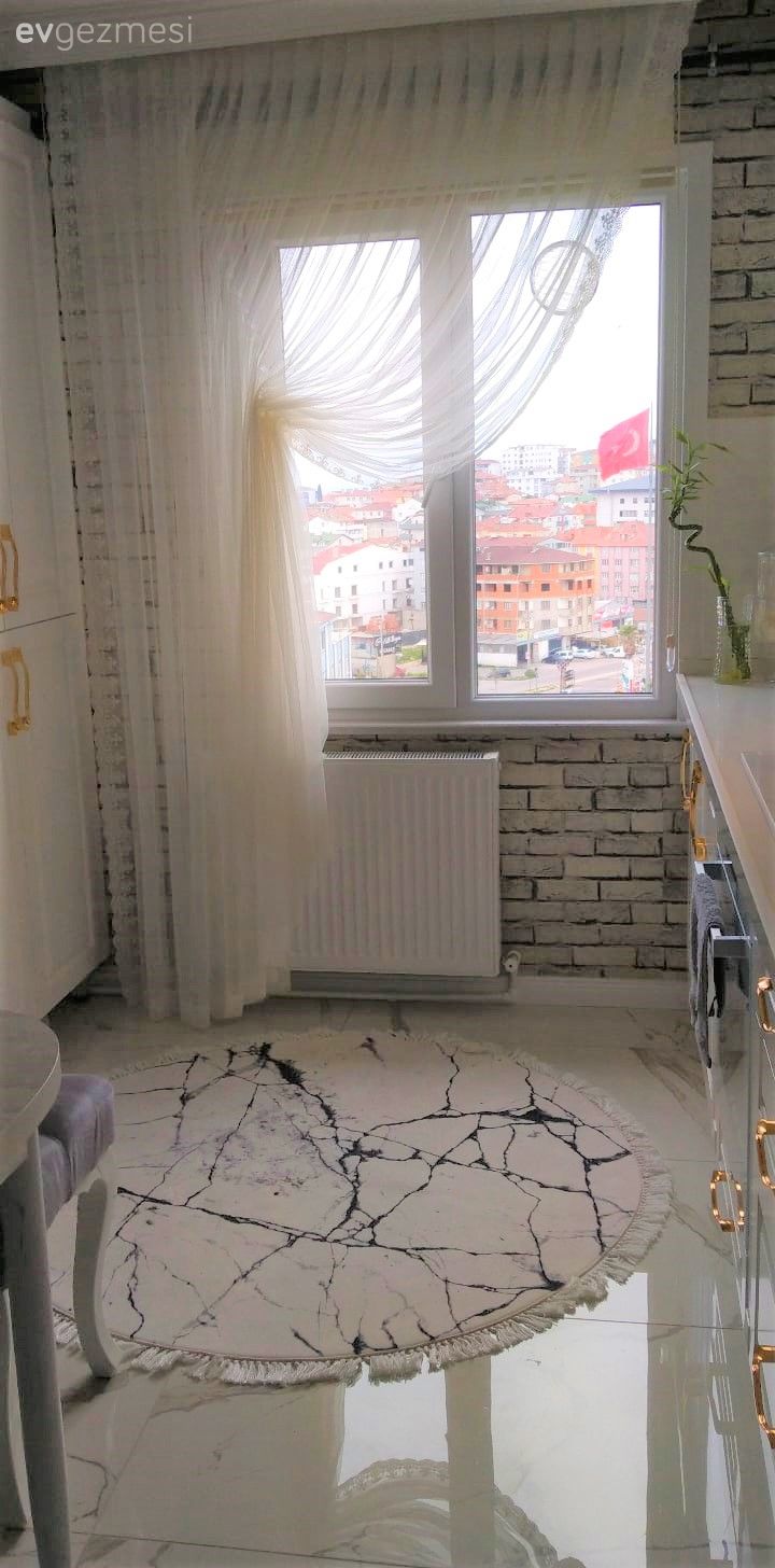 Beyaz ve Altın Kardeşliği: Kocaeli'den Şık Bir Mutfak