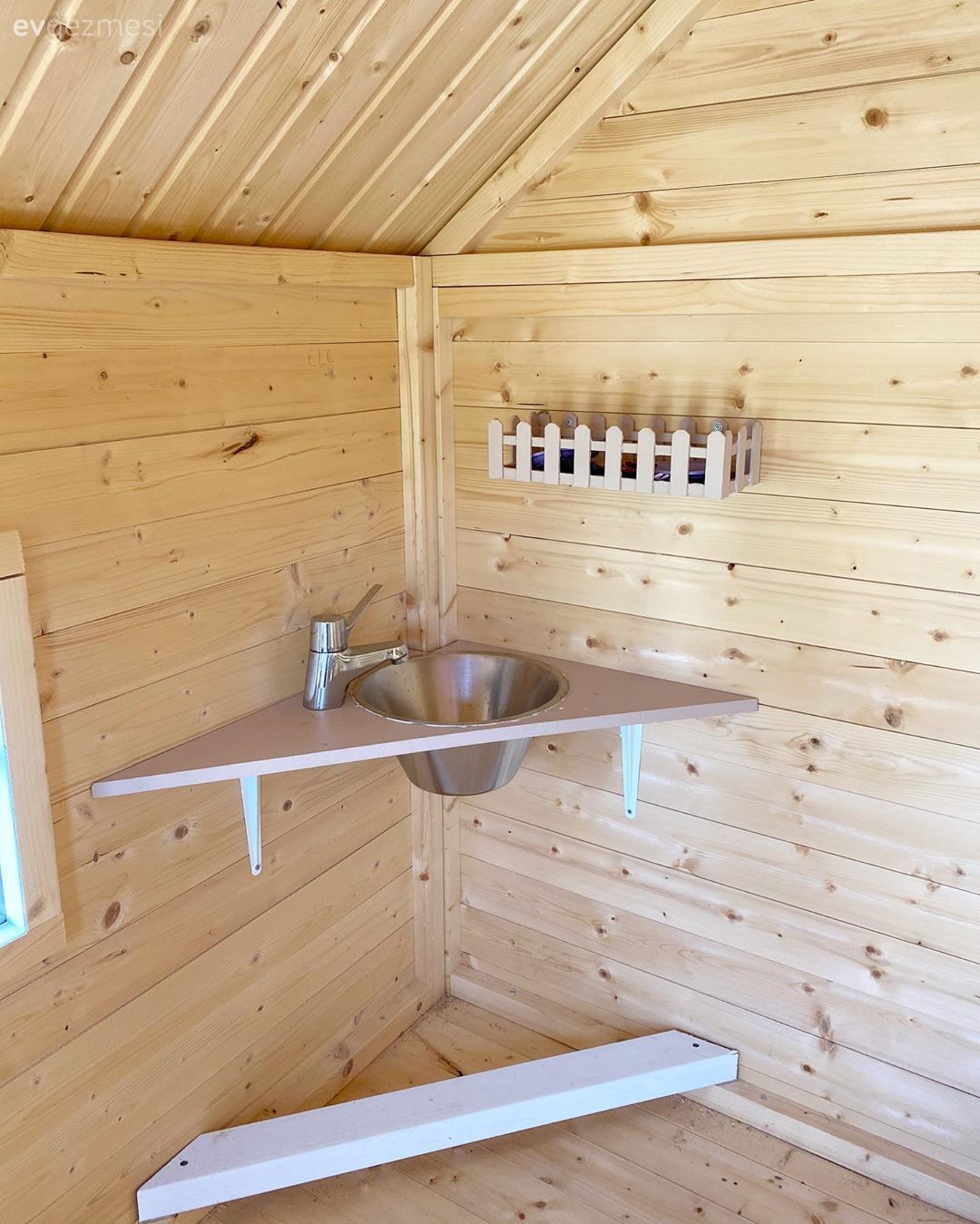 Bostanından Oyun Evine Kadar Her Şeyi Düşünülmüş Bir Villa