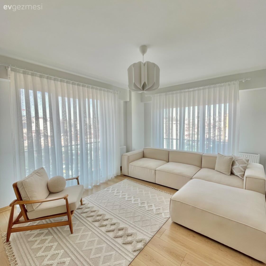 Açık Renklerden ve Sadelikten  Şaşmayan Bir İstanbul Evi