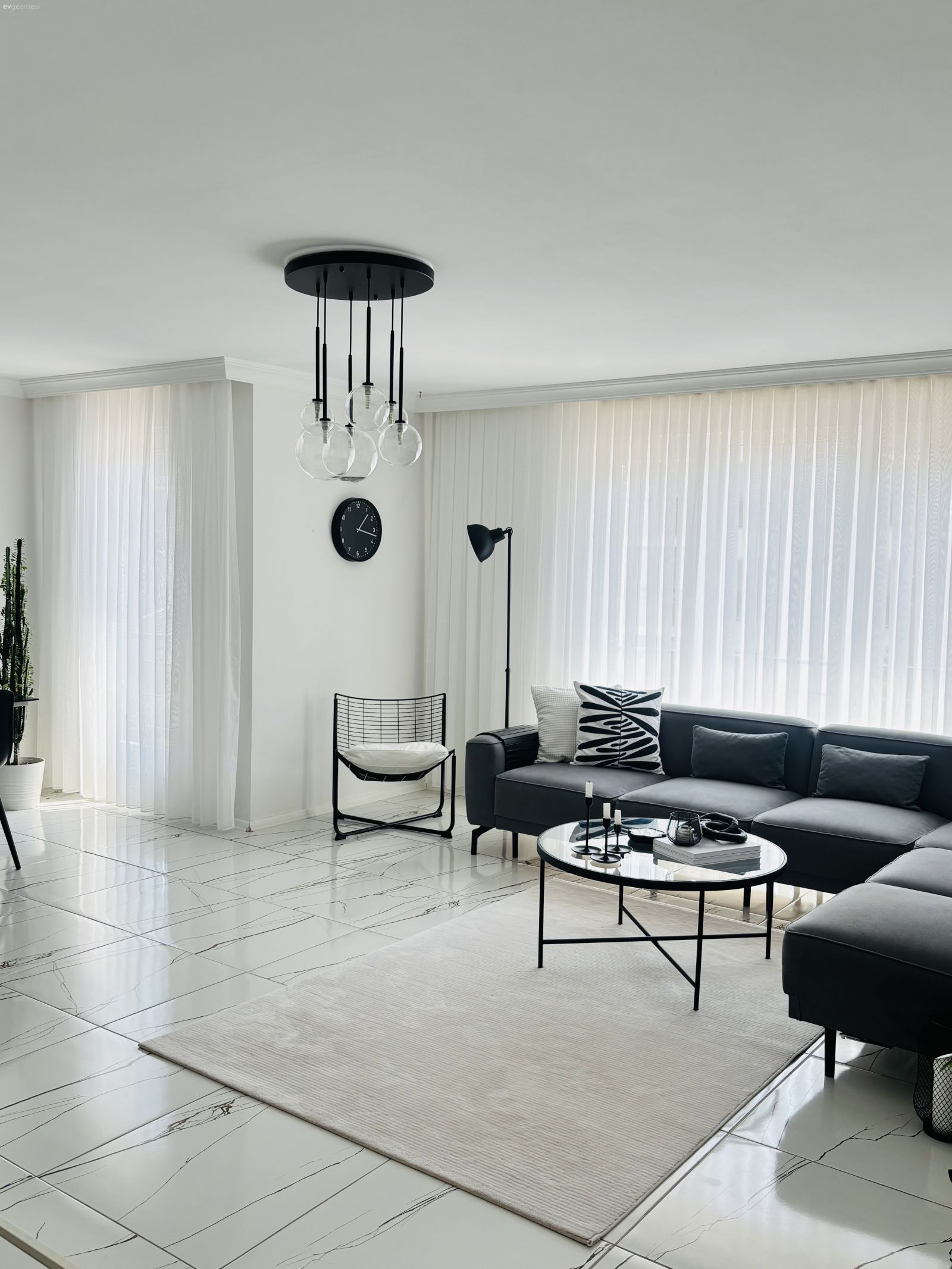 Renkler Kontrast Tarz Modern: Amasya'dan L- Tipi Bir Salon