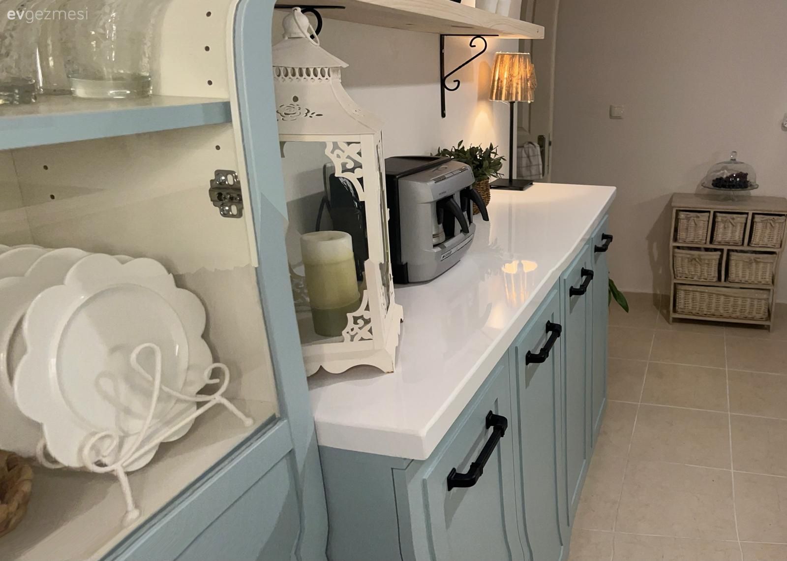 Mutfak, Mavi, Beyaz, Mavi mutfak, Shaker kapaklı dolaplar, Kahve köşesi, Mutfak rafı, Mutfak aksesuarları, Cam kapaklı dolap