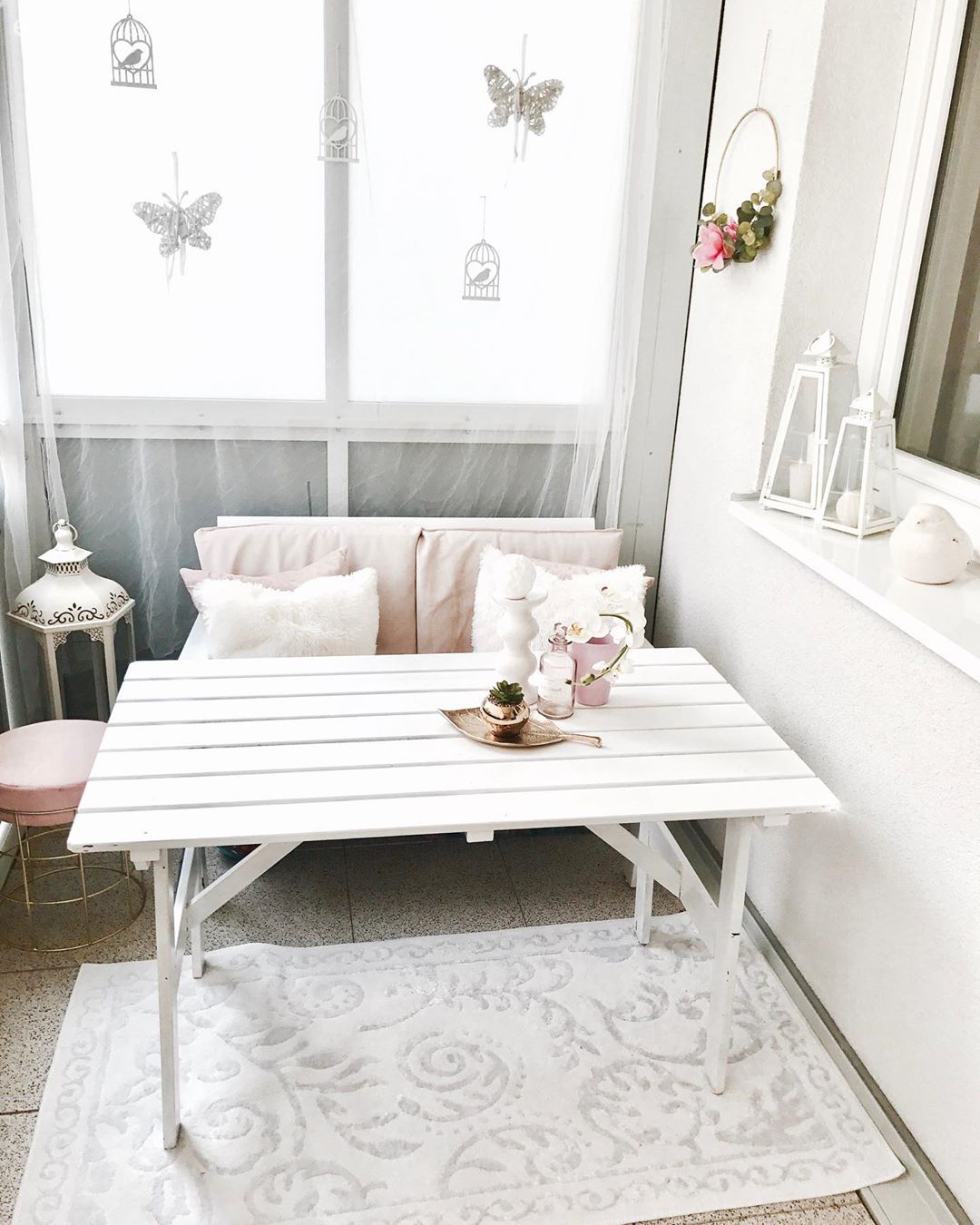 Balkon, Balkon oturma grubu, Krem, Bej, Beyaz, Balkon masası, Balkon halısı