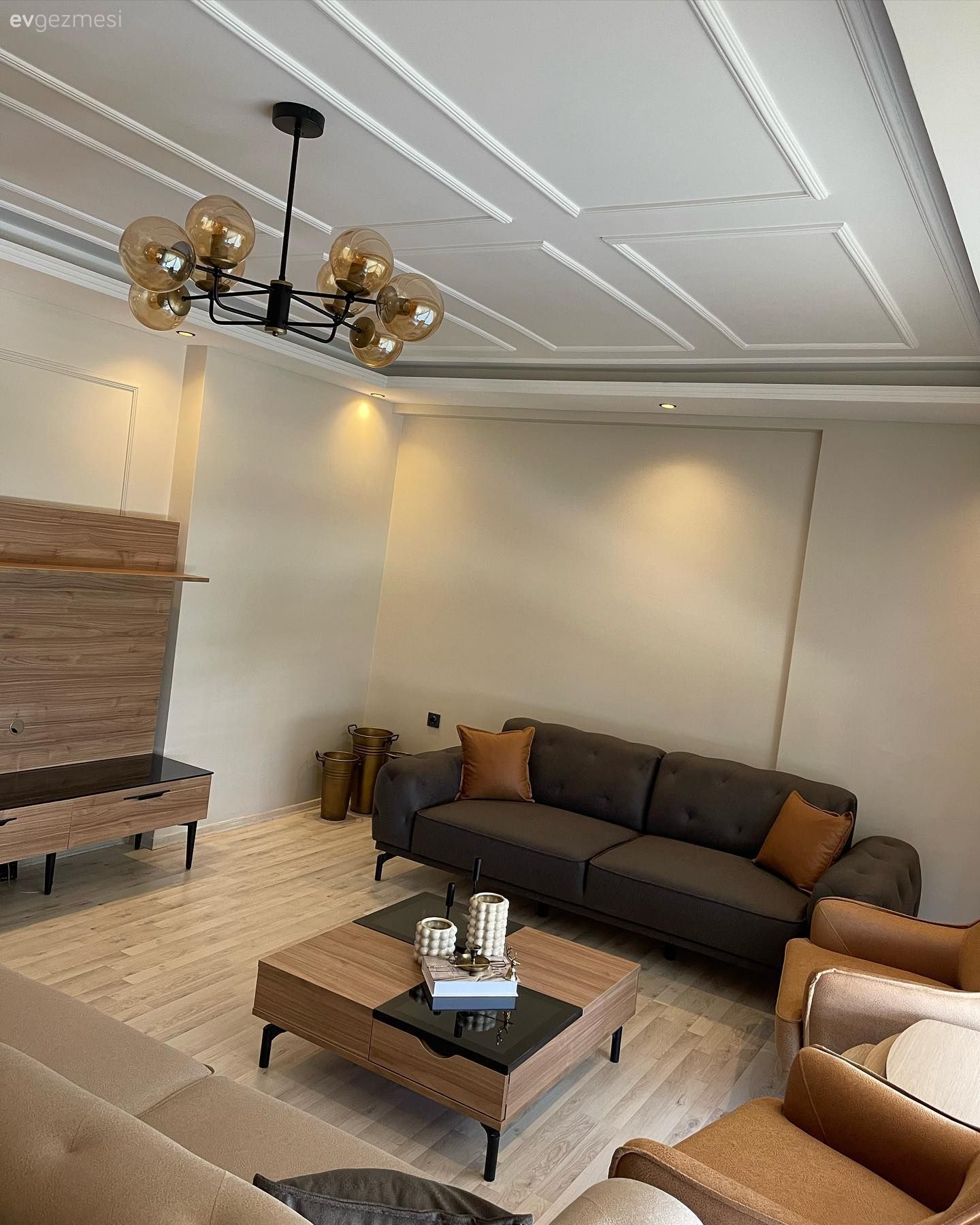 Bu Mersin Evinde Siyah Mutfak Diğer Alanlardan Bir Adım Önde!