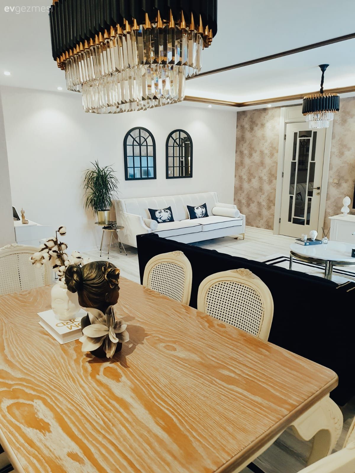 Bu İstanbul Evinin Her Odasında Başka Stilin Ruhu Geziniyor