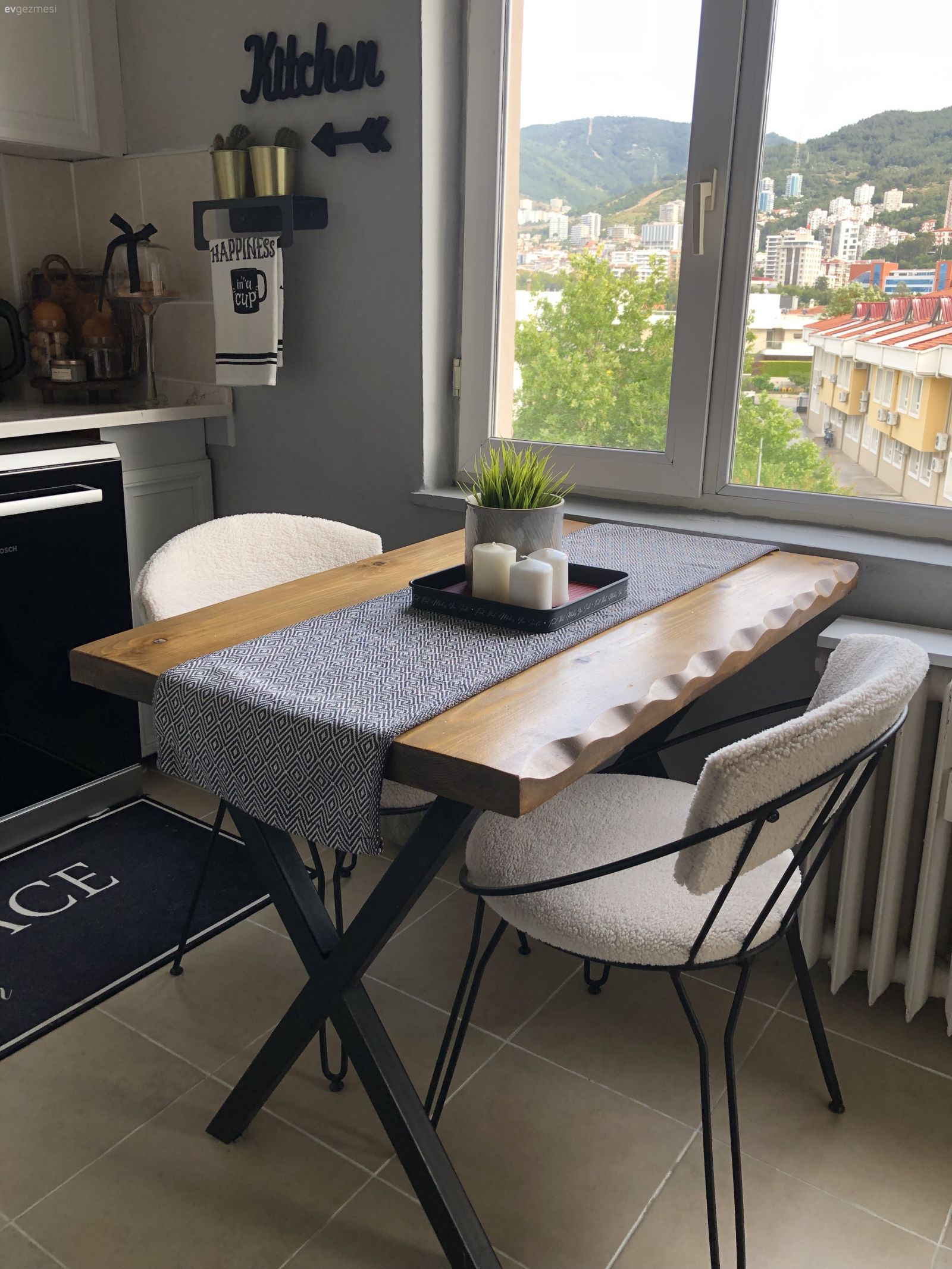 Bu İzmir Lojmanında Farklı Tarzlar Bir Arada Yaşıyor