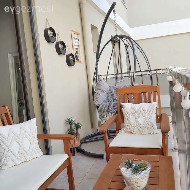 Ege'de Balkon Sefası: Veda Hanım'ın Sıcacık Balkonu!