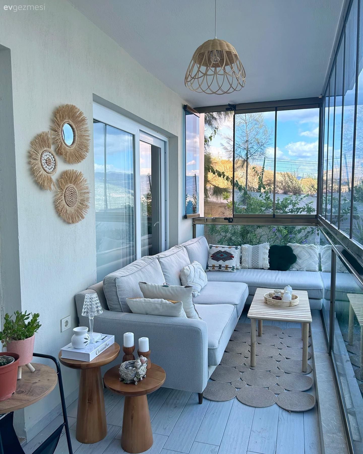 Muğla'daki Bu Evin Balkonundan Evin İçine Enerji Yayılıyor