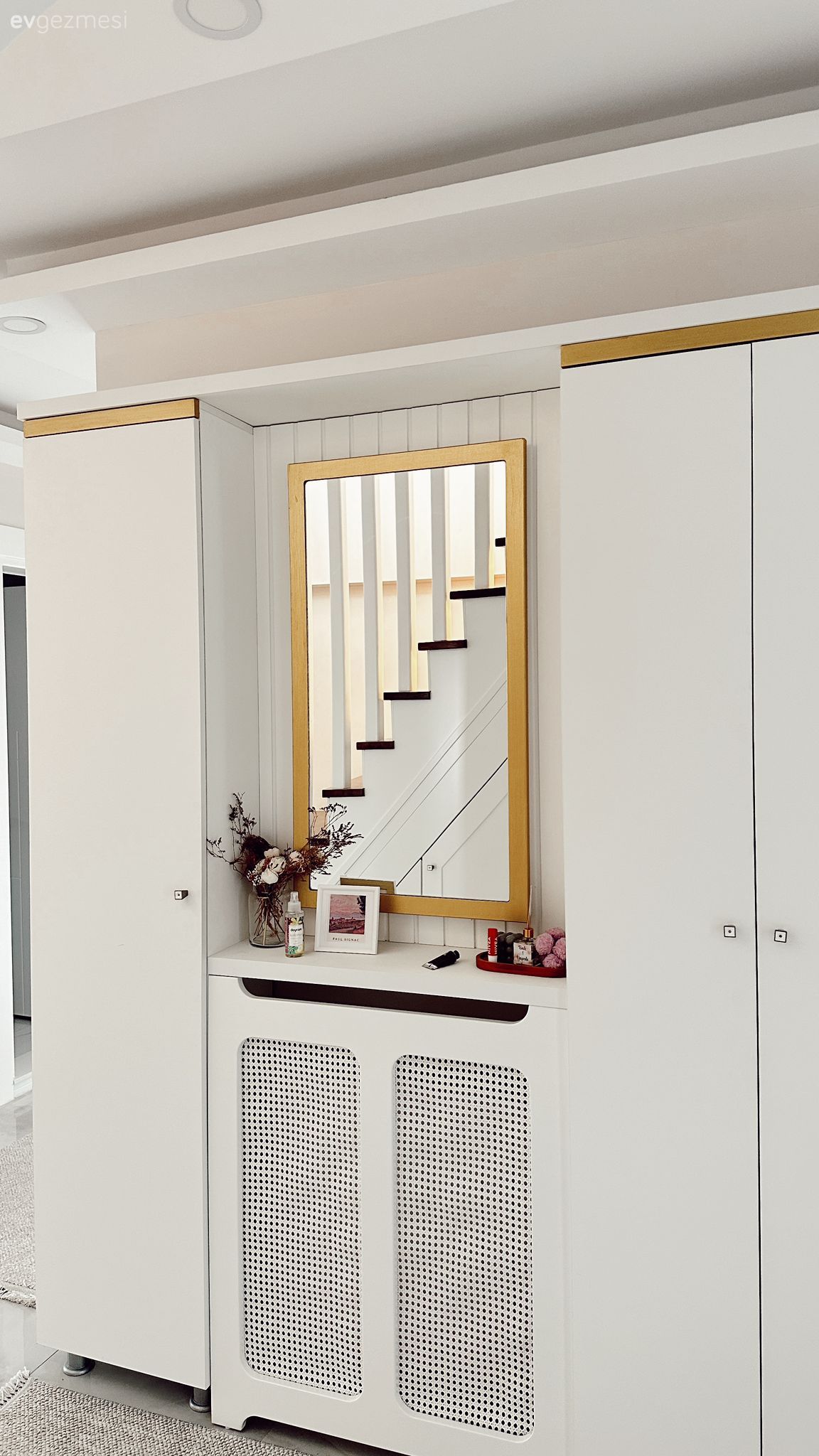 Antre, Beyaz, Ayna, Vestiyer