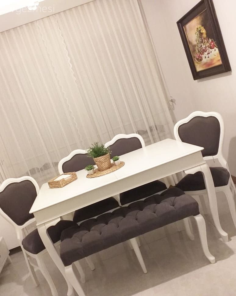 Mavinin Açık Tonunda Hayat Bulan Klasik Bir Dekor