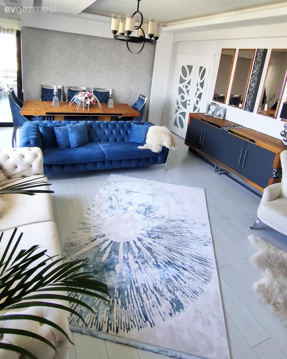 Salon, Modern, Mavi, Parlament mavisi, Beyaz, Ahşap Mobilya, Koltuk takımı, Modern chesterfield, Konsol, Konsol üzeri dekoratif objeleri, Sandalye, Yemek masası, Halı, Salon halısı, Ev bitkisi, Kırlent, Ev tekstili, Avize, Aydınlatma, Salon avizesi, Ayna